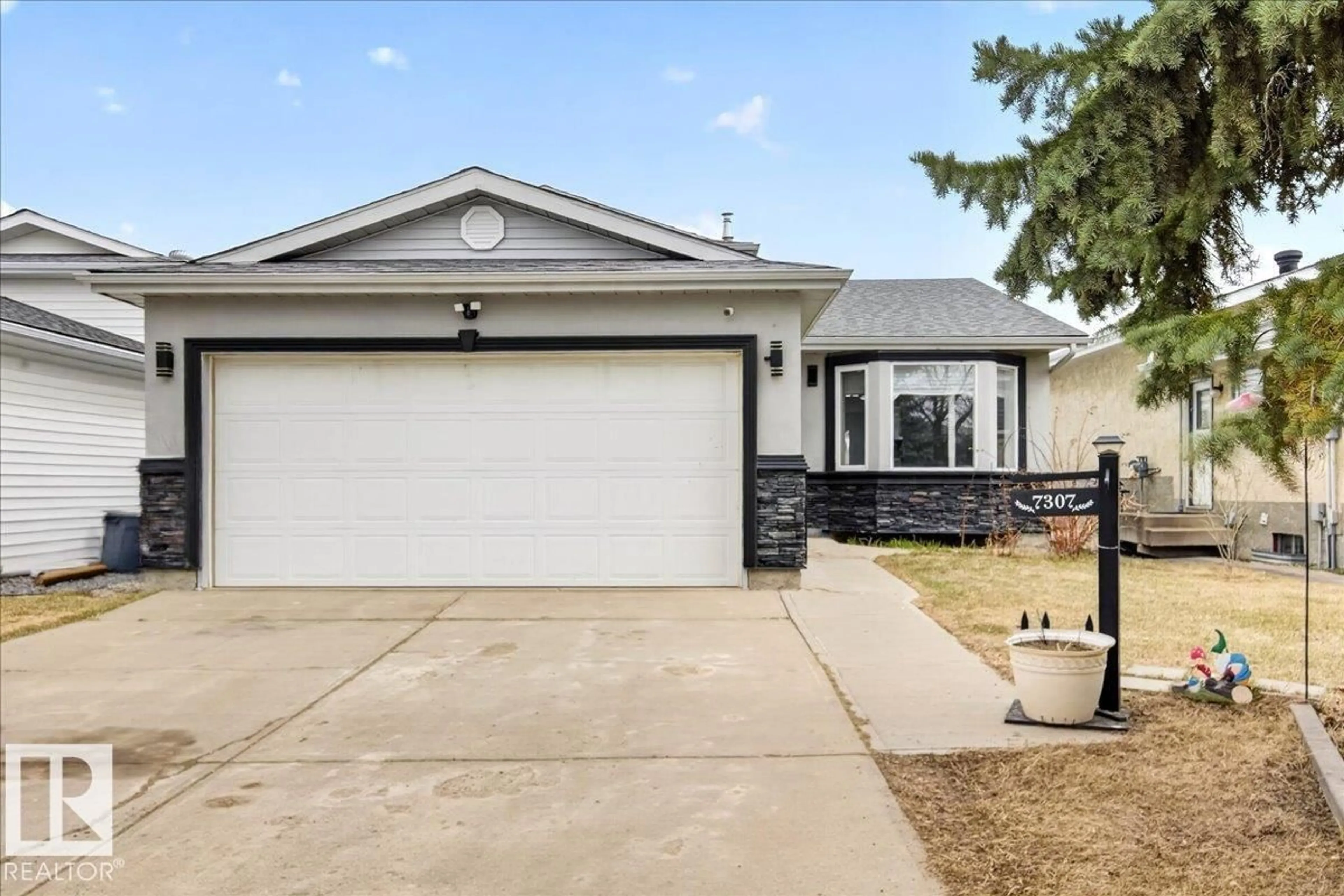 Home with vinyl exterior material, street for NW - 7307 190 ST, Edmonton Alberta T5T5G9