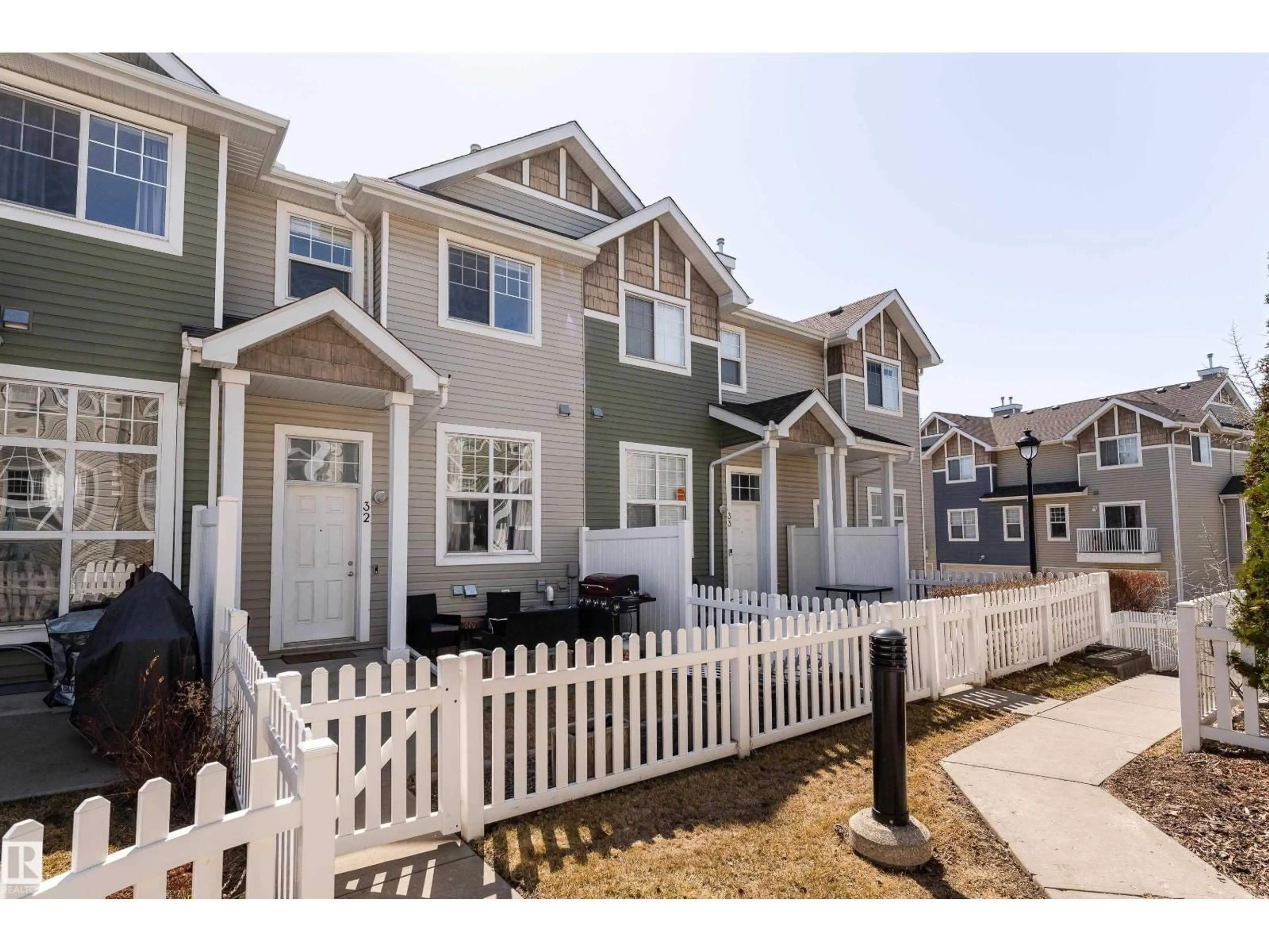 Home with vinyl exterior material, street for #32 - 5604 199 ST NW, Edmonton Alberta T6M2Z9