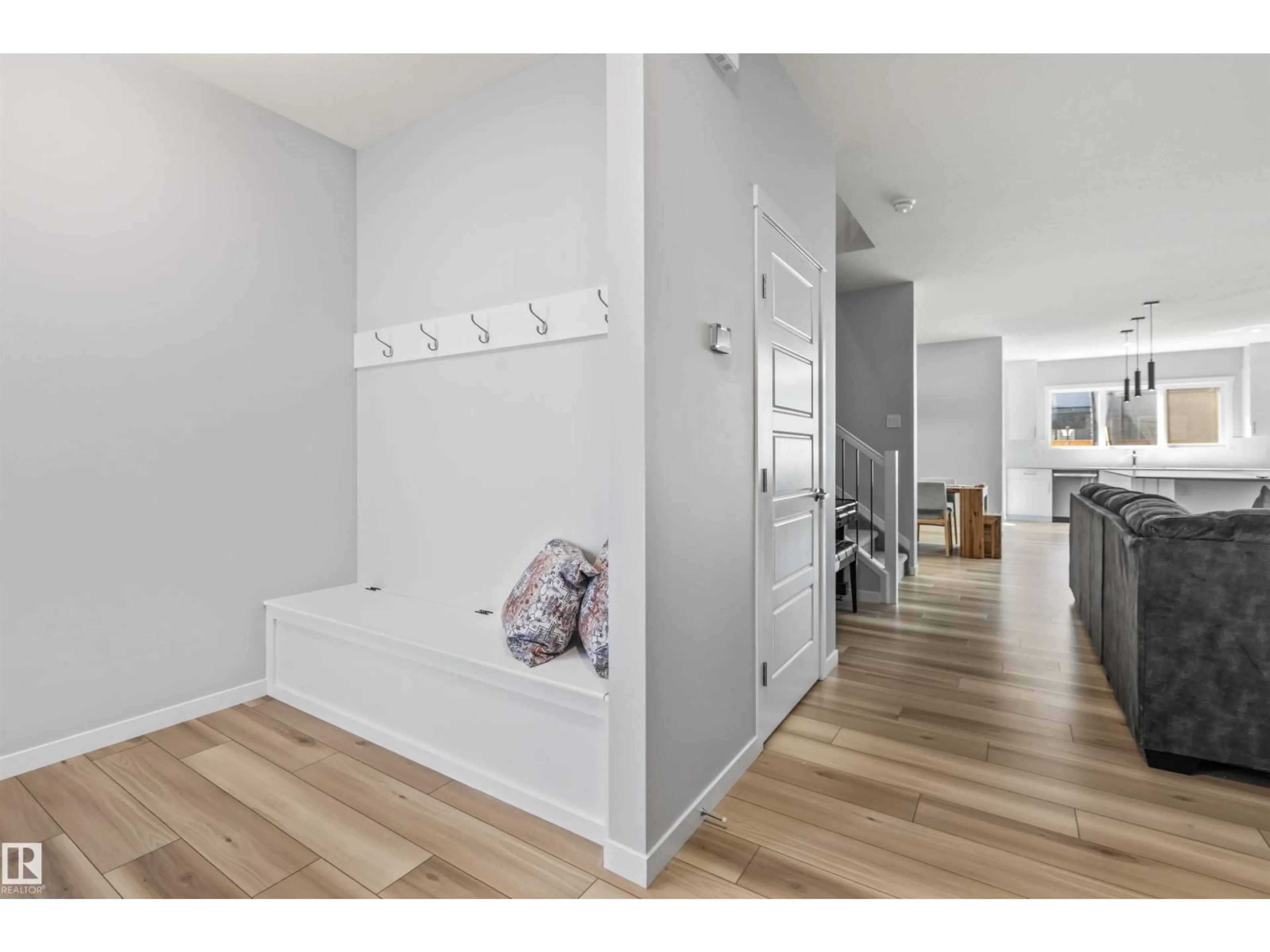 Indoor entryway for NW - 7113 177A AV, Edmonton Alberta T5Z0T4