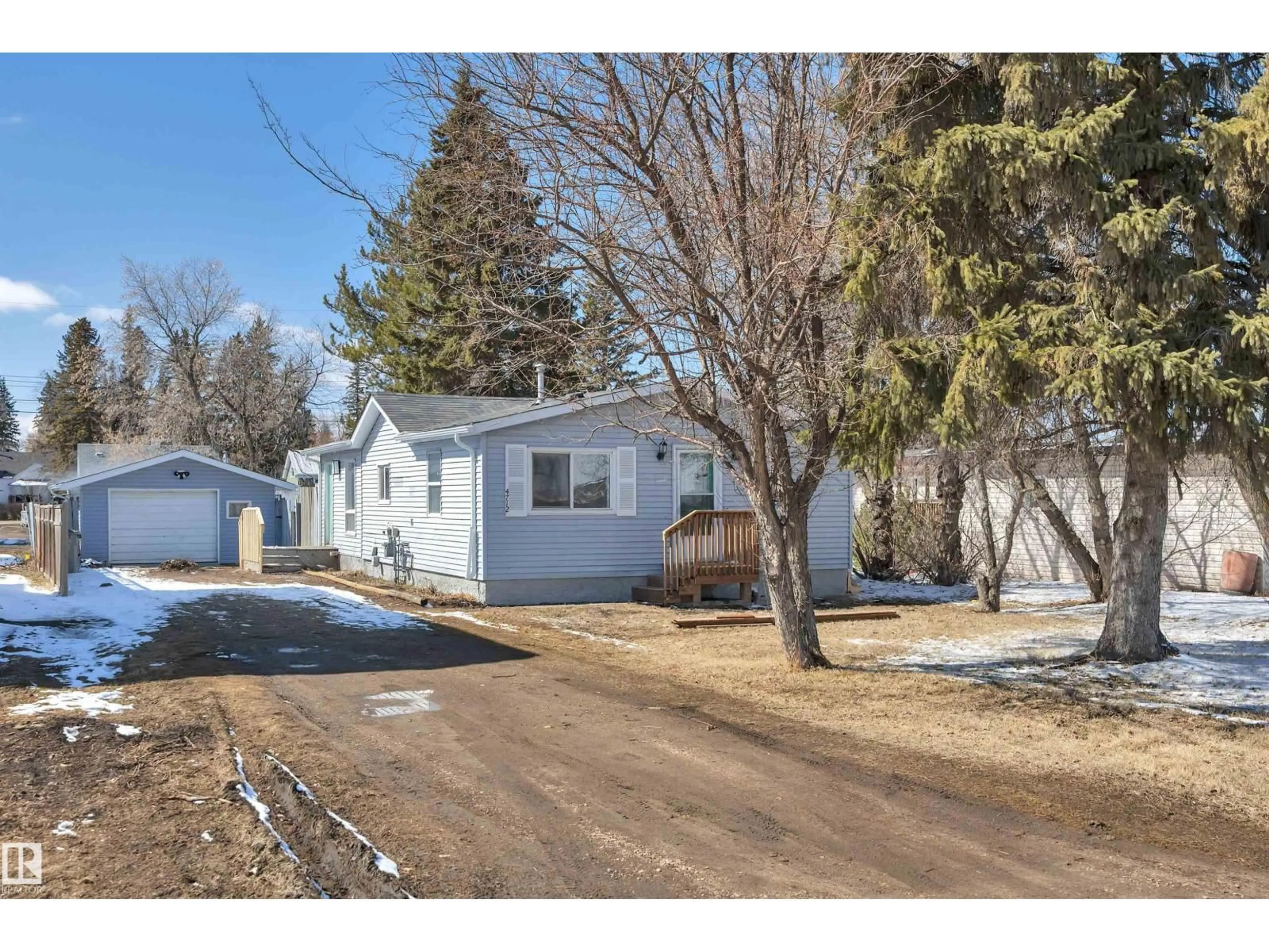 Unknown for 4712 49 ST, Calmar Alberta T0C0V0