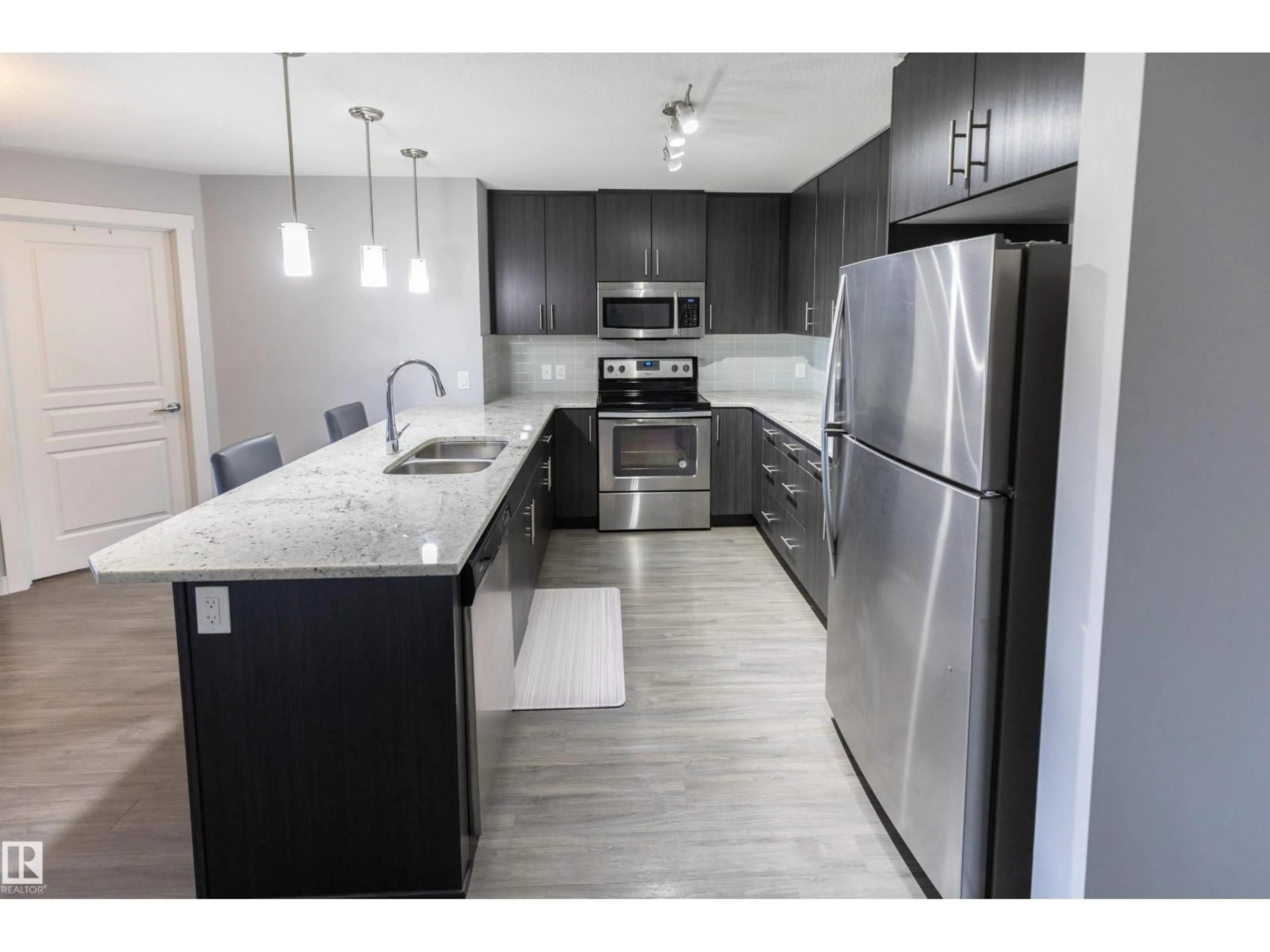 Unknown for 107 - 3670 139 AV NW, Edmonton Alberta T5Y3N5