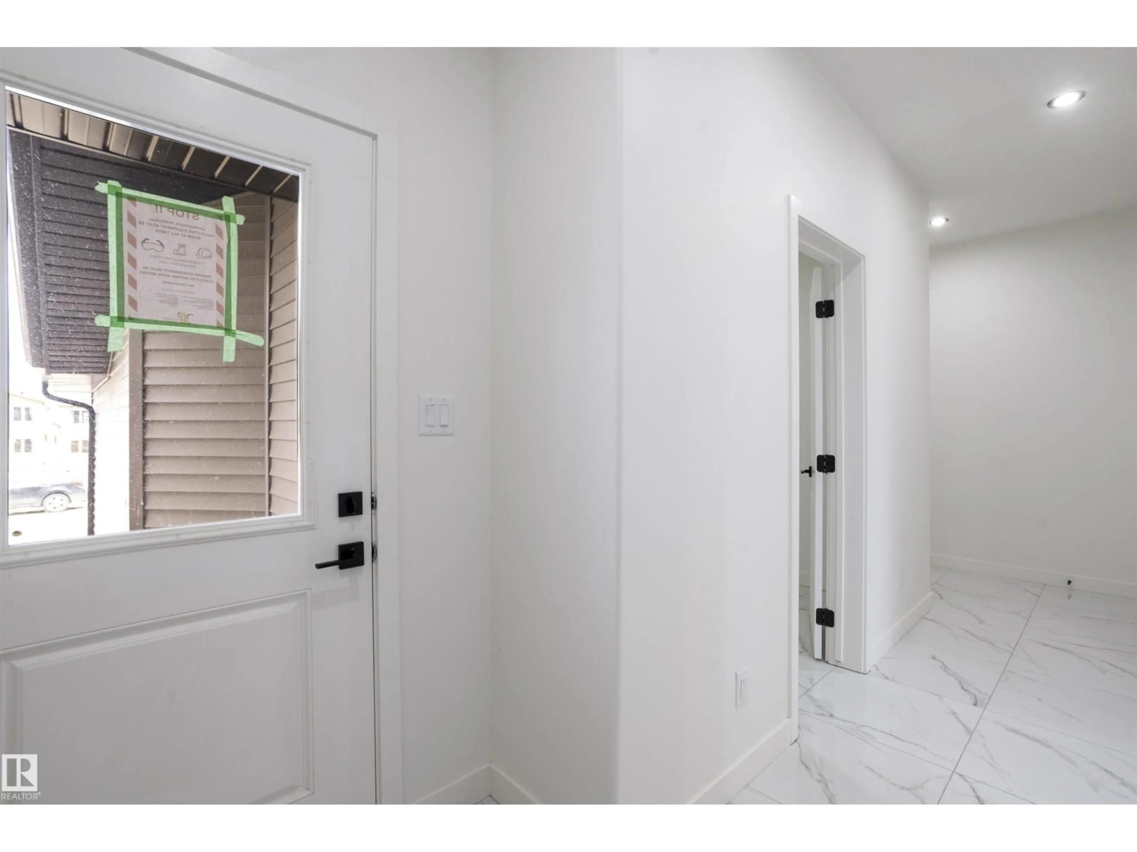 Indoor entryway for 3013 8 AV, Edmonton Alberta T6X3M6