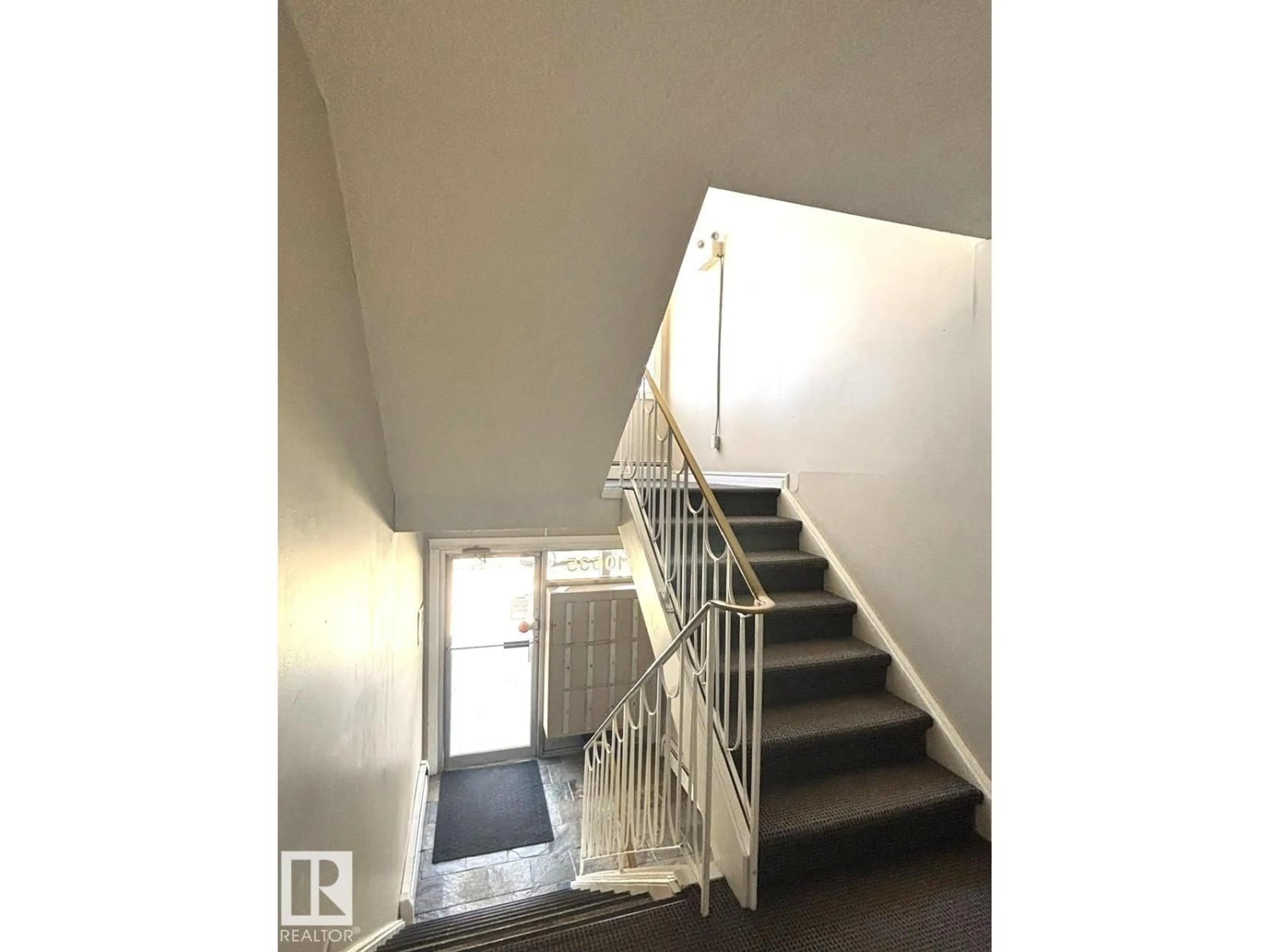 Stairs for #304 - 10635 80 AV, Edmonton Alberta T6E1V6