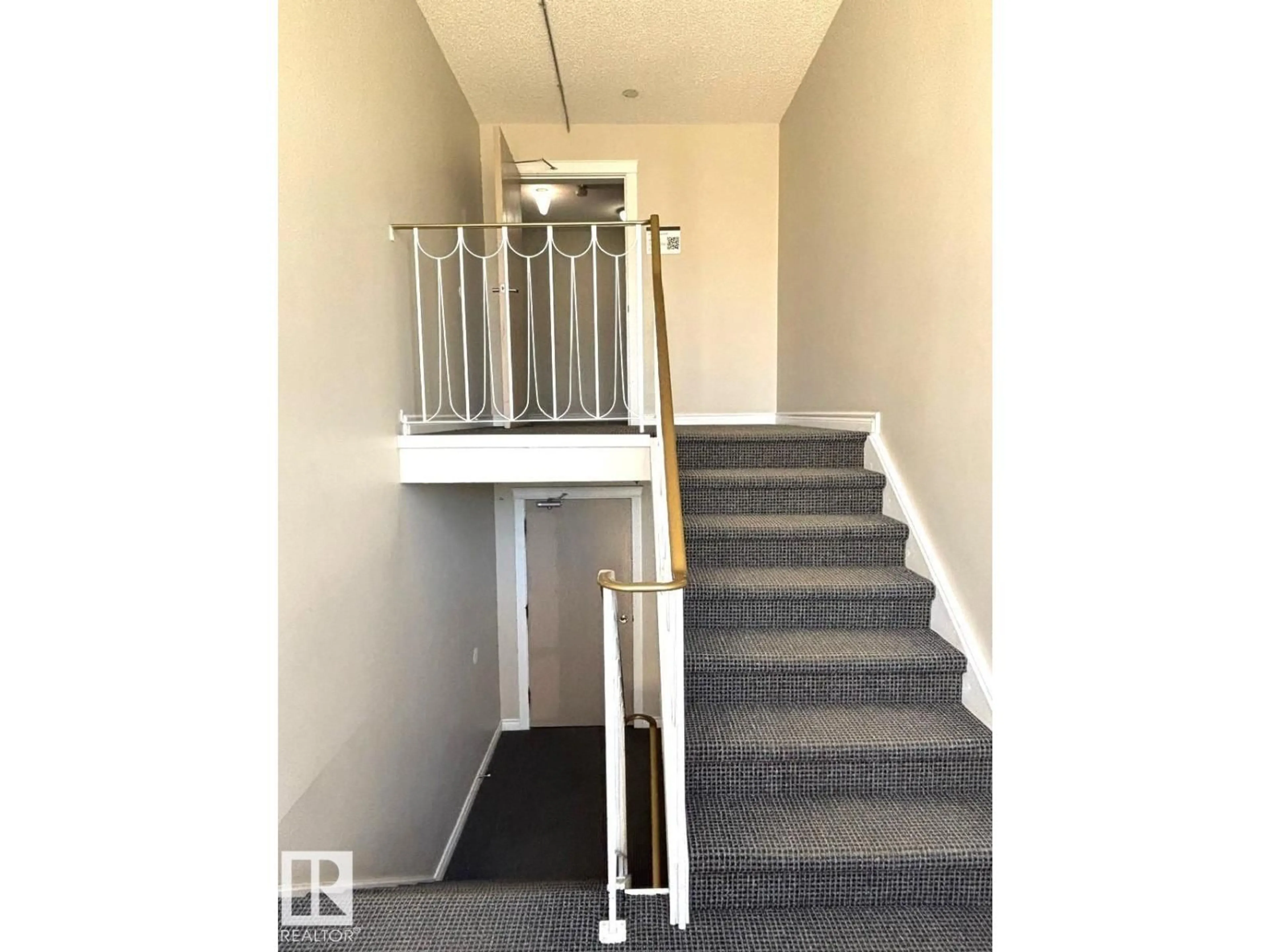 Indoor foyer for #304 - 10635 80 AV, Edmonton Alberta T6E1V6