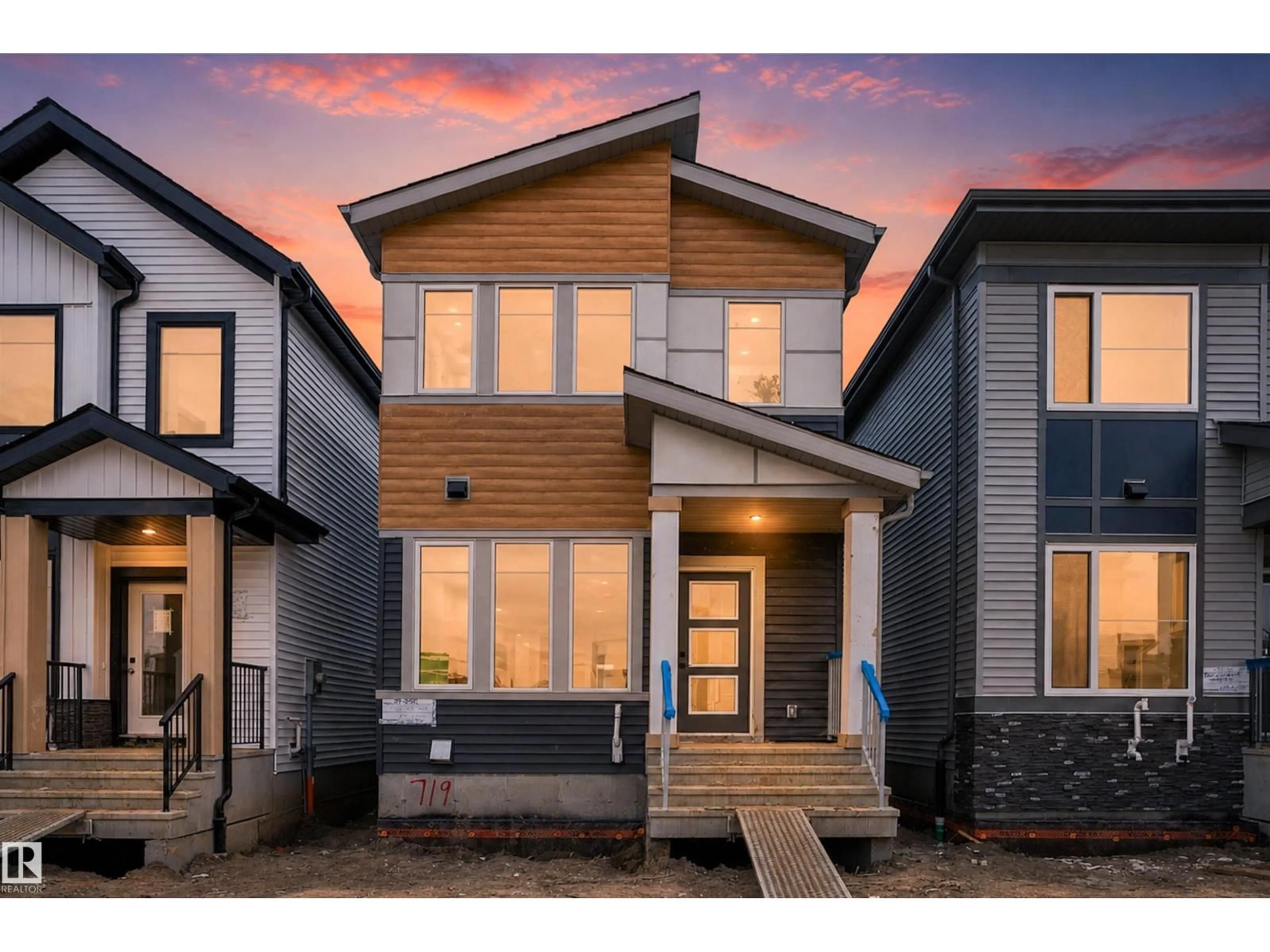 Home with vinyl exterior material, street for 719 30 ST, Edmonton Alberta T6X3M3