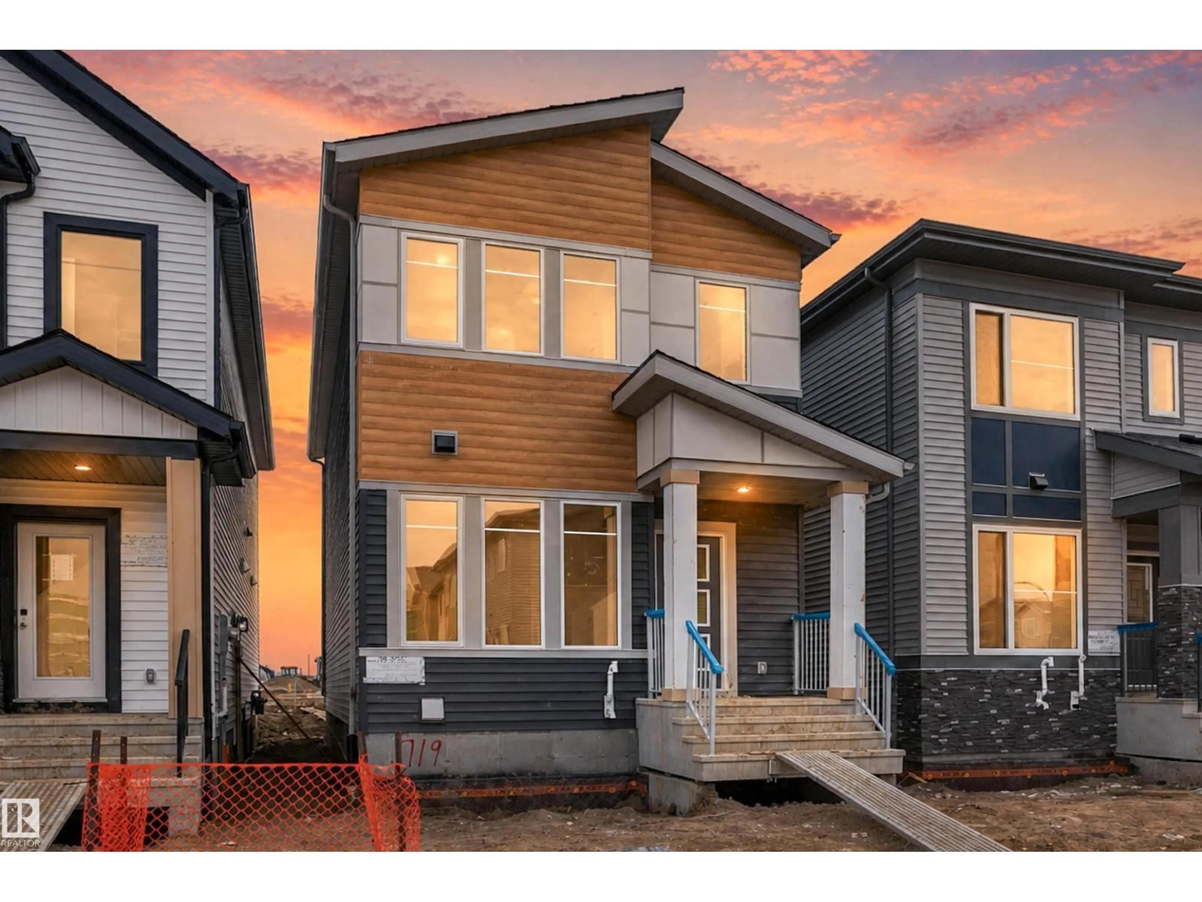 Home with vinyl exterior material, street for 719 30 ST, Edmonton Alberta T6X3M3