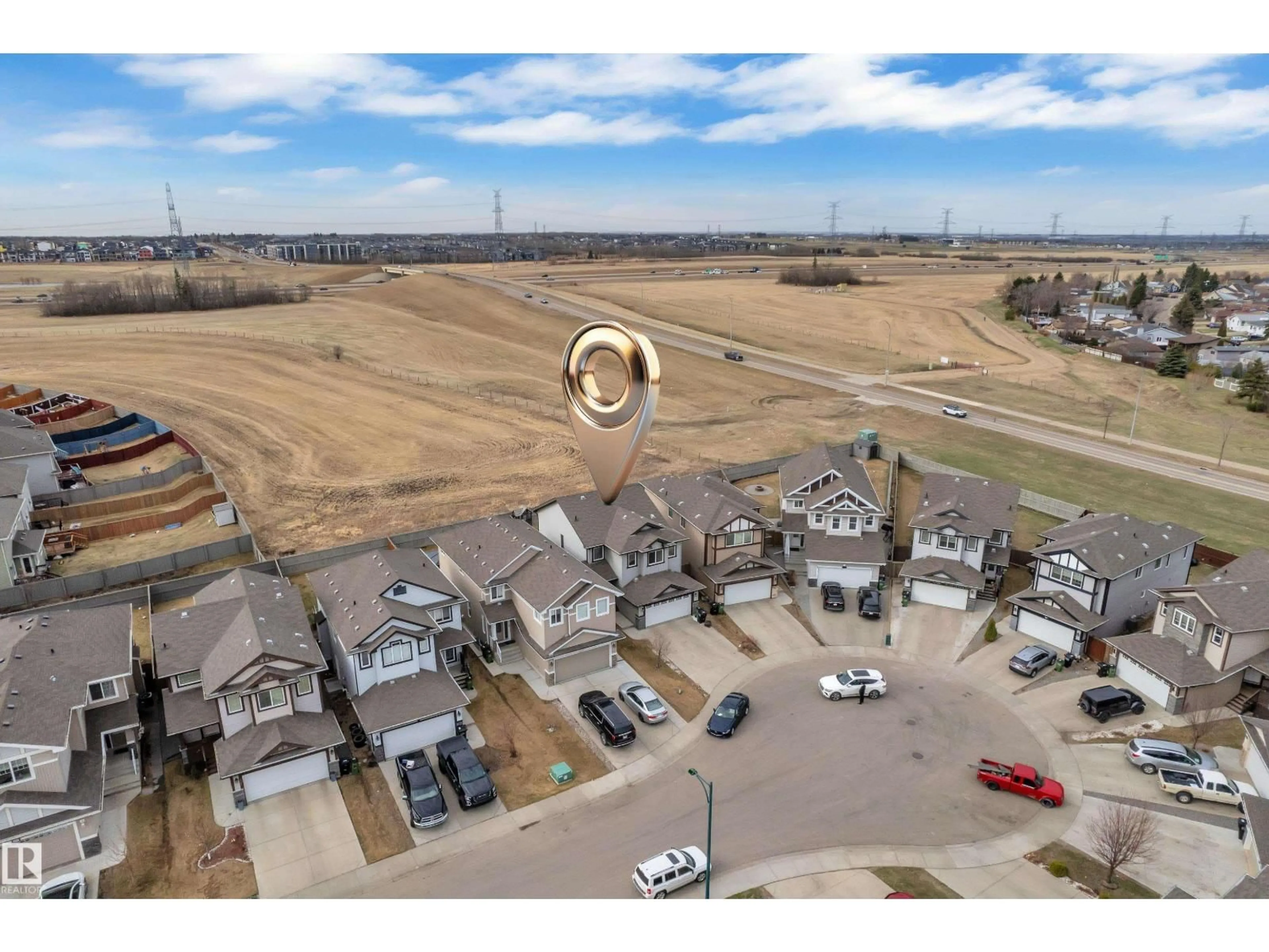 A pic from outside/outdoor area/front of a property/back of a property/a pic from drone, street for 3363 13 AV, Edmonton Alberta T6T0Z4