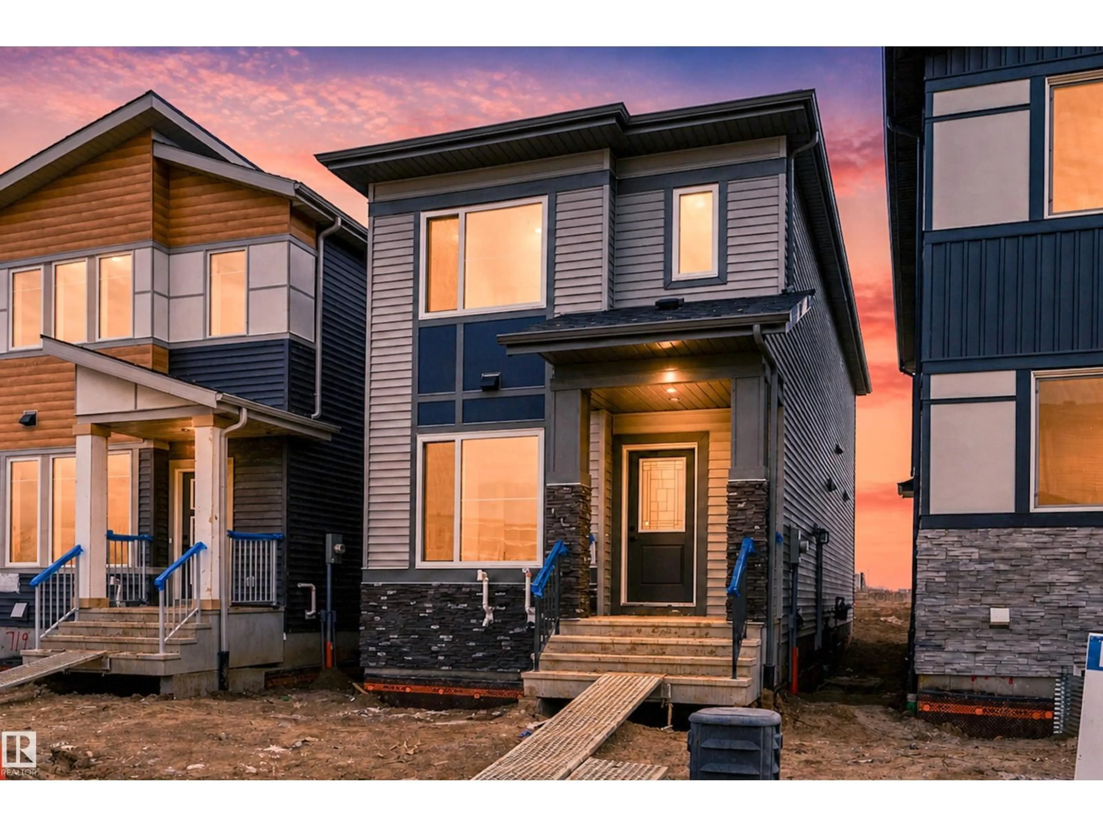 Home with vinyl exterior material, street for 723 30 ST, Edmonton Alberta T6X3M3
