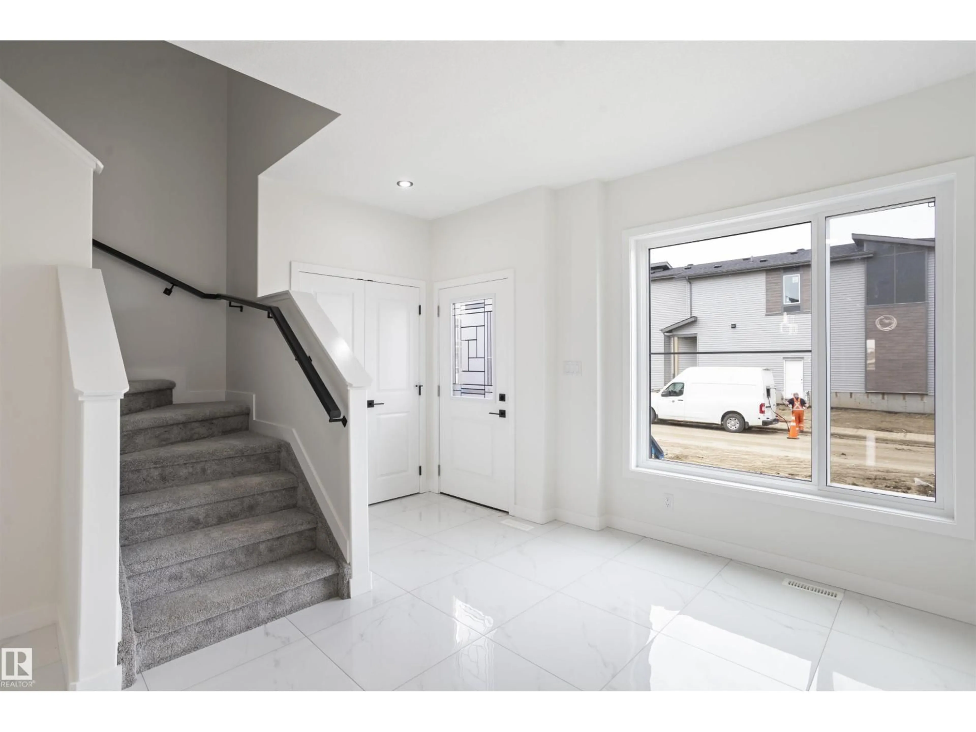 Indoor foyer for 723 30 ST, Edmonton Alberta T6X3M3