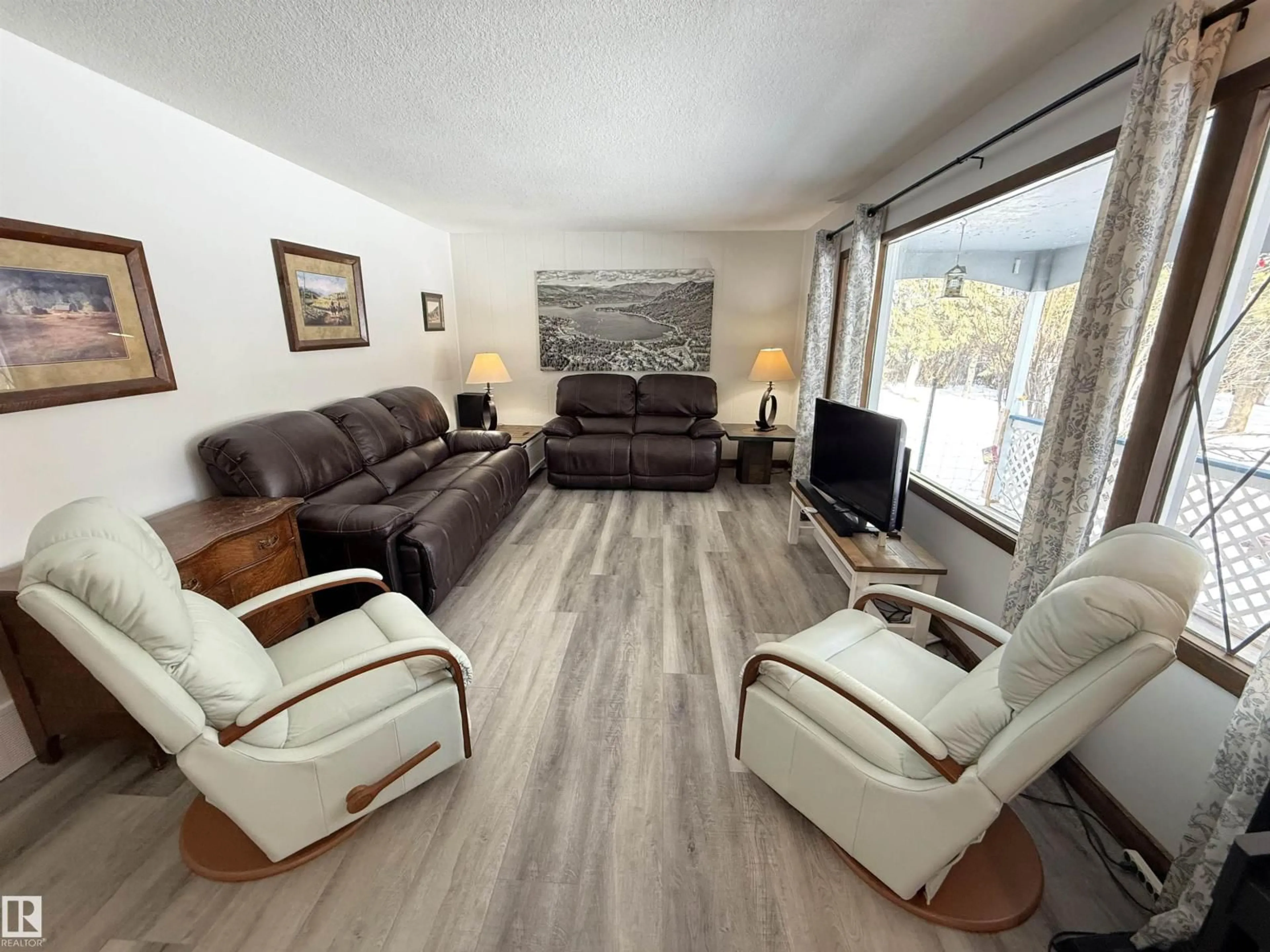 Living room with furniture, unknown for 53508 RANGE ROAD 92, Rural Yellowhead Alberta T0E2M0