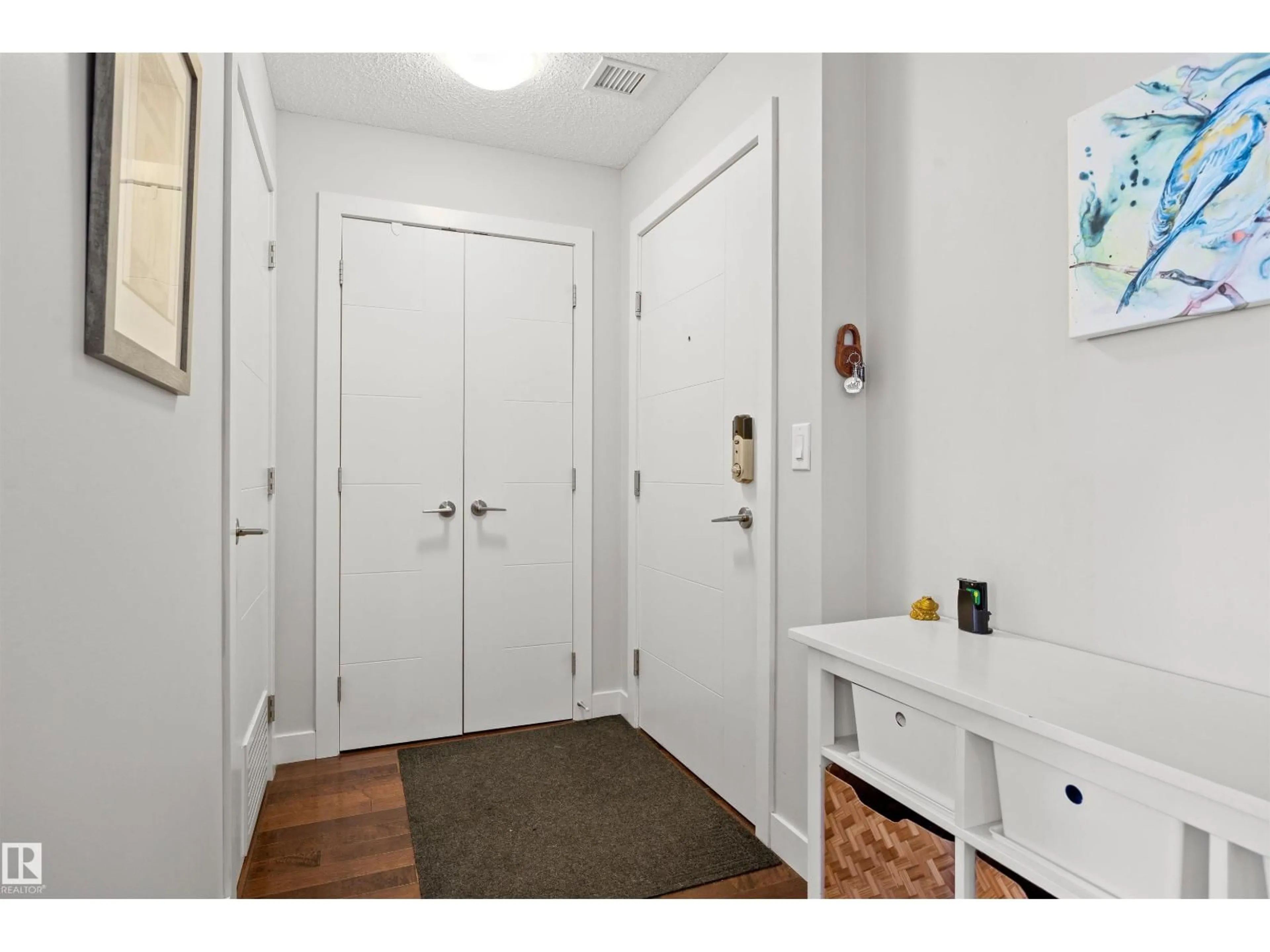Indoor entryway for 202 - 10523 123 ST, Edmonton Alberta T5N1N9