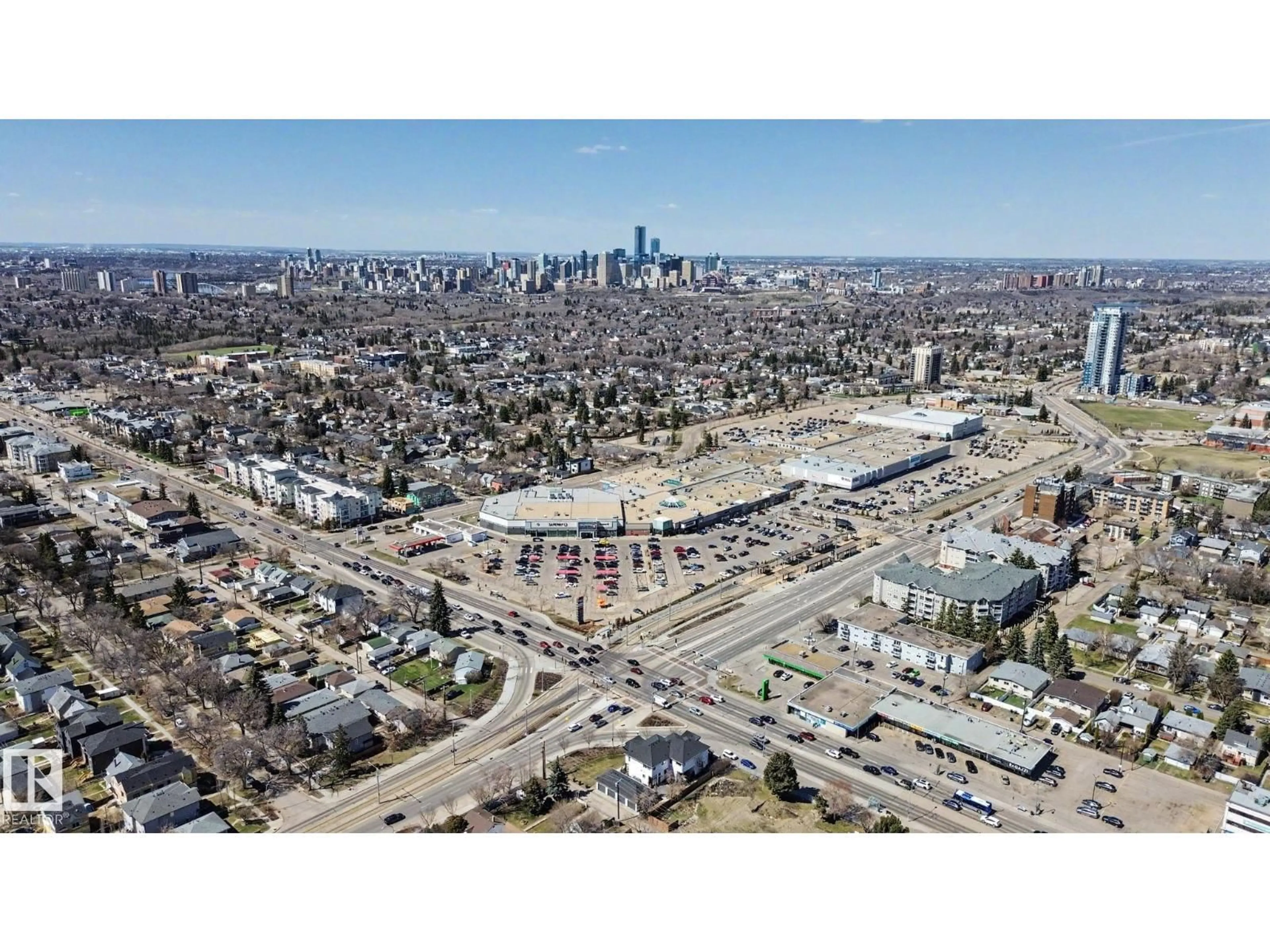 A pic from outside/outdoor area/front of a property/back of a property/a pic from drone, street for NW - 7550 81 AV, Edmonton Alberta T6C0V5