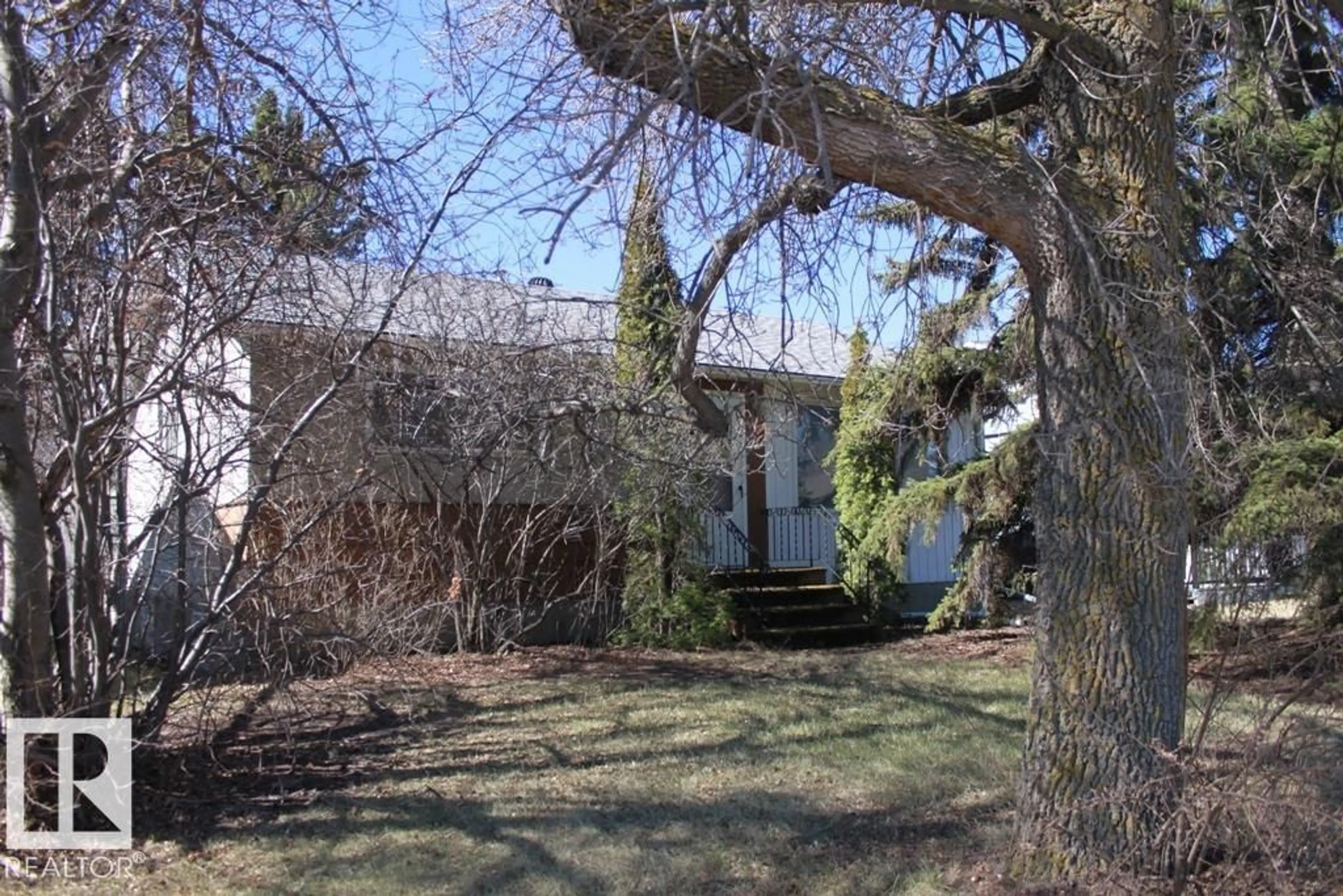 A pic from outside/outdoor area/front of a property/back of a property/a pic from drone, street for 4823 55 AV, Tofield Alberta T0B4J0