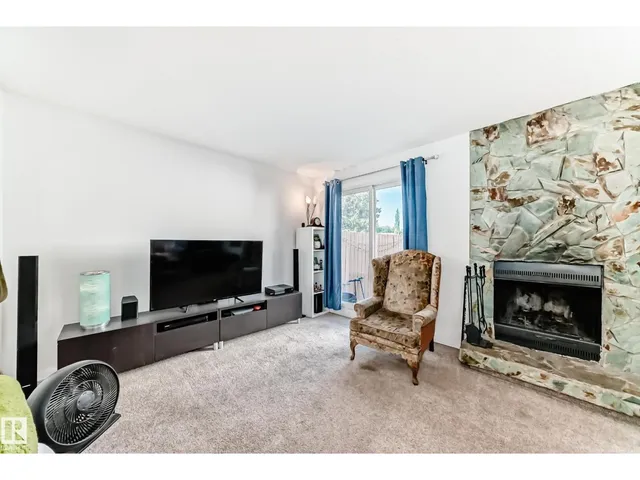 18611 66 AV, Edmonton 2