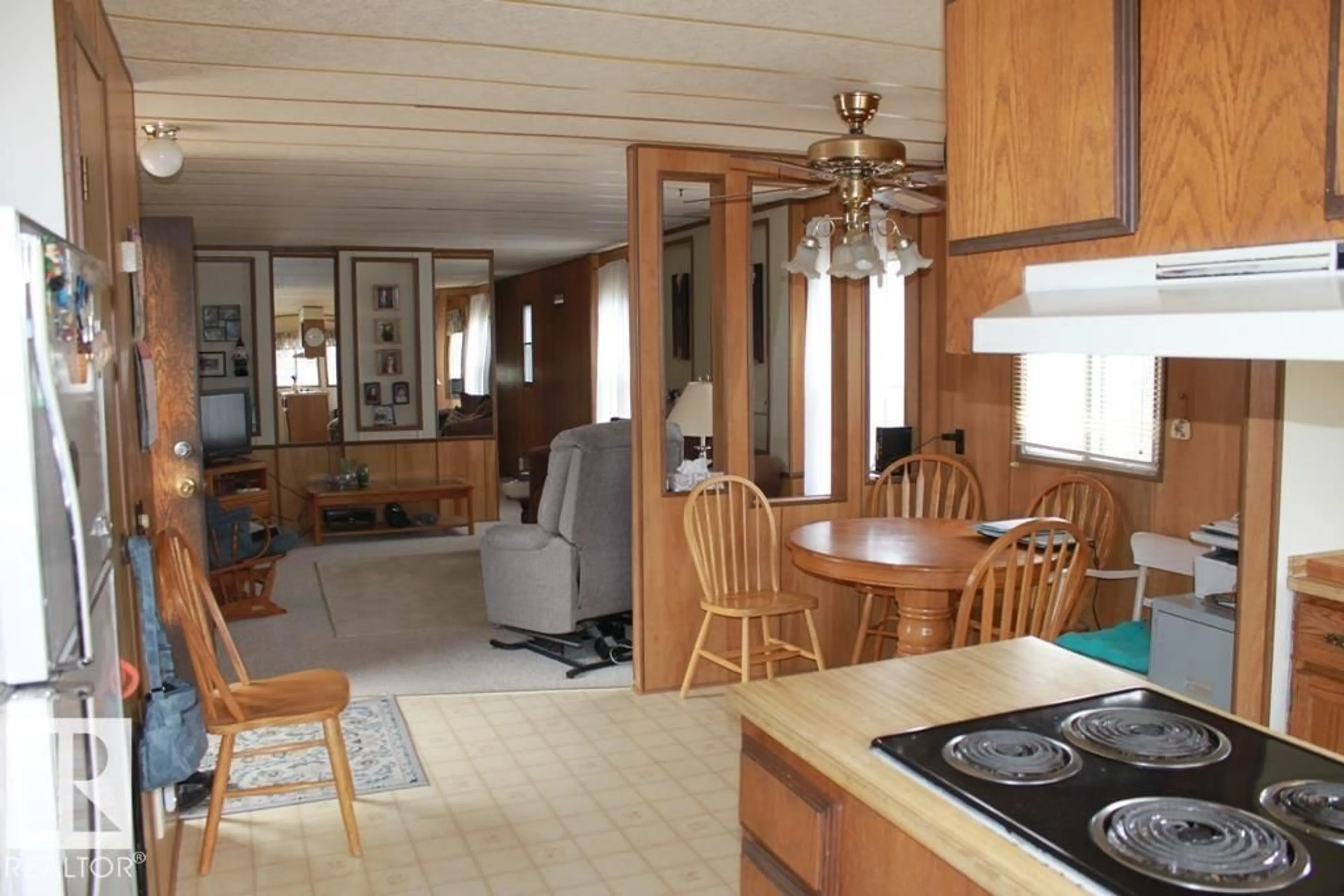 Open concept kitchen, unknown for 5310 52 ST, Tofield Alberta T0B4J0