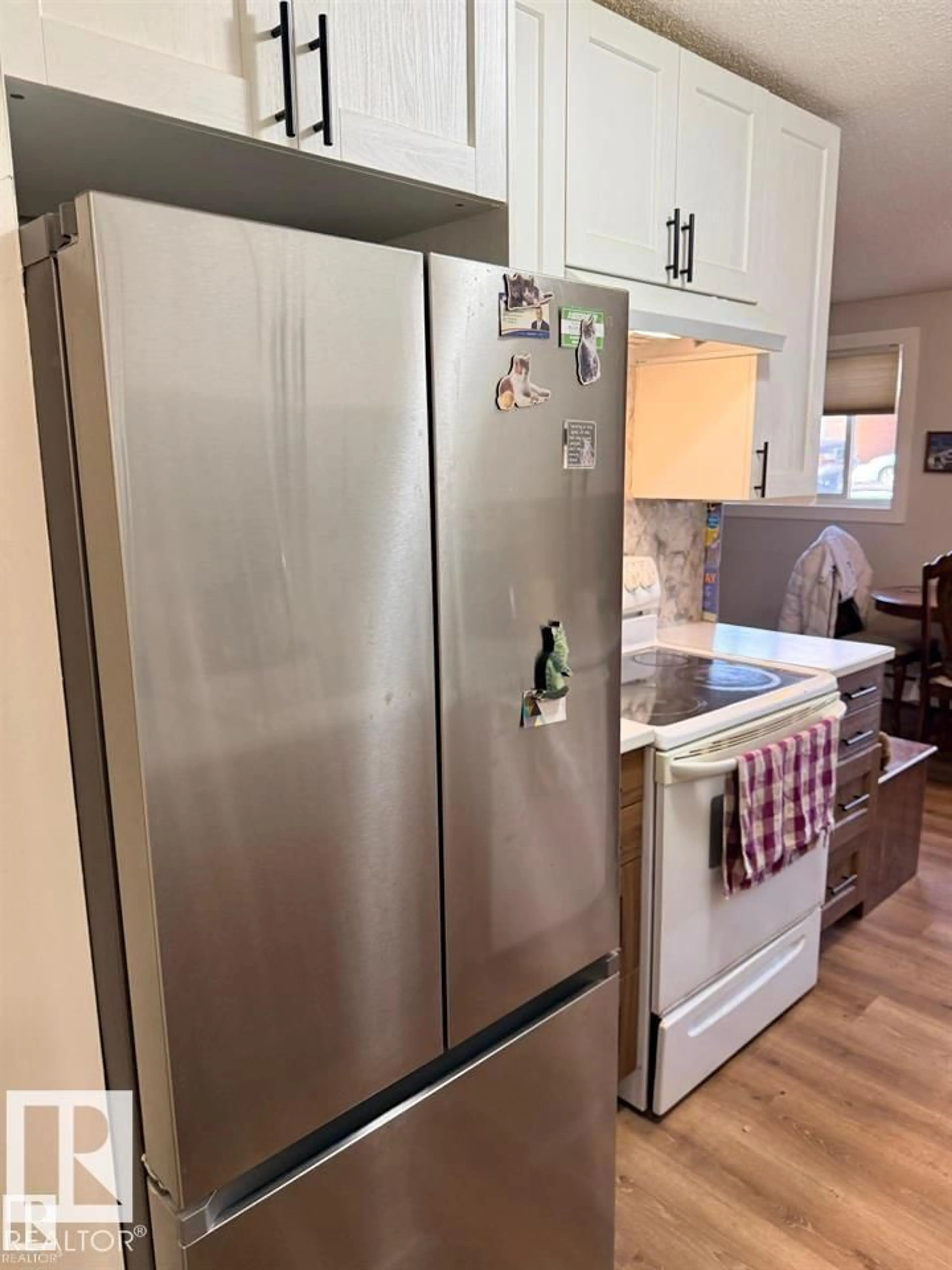 Standard kitchen, unknown for 106 10725 111 ST NW, Edmonton Alberta T5H3G2