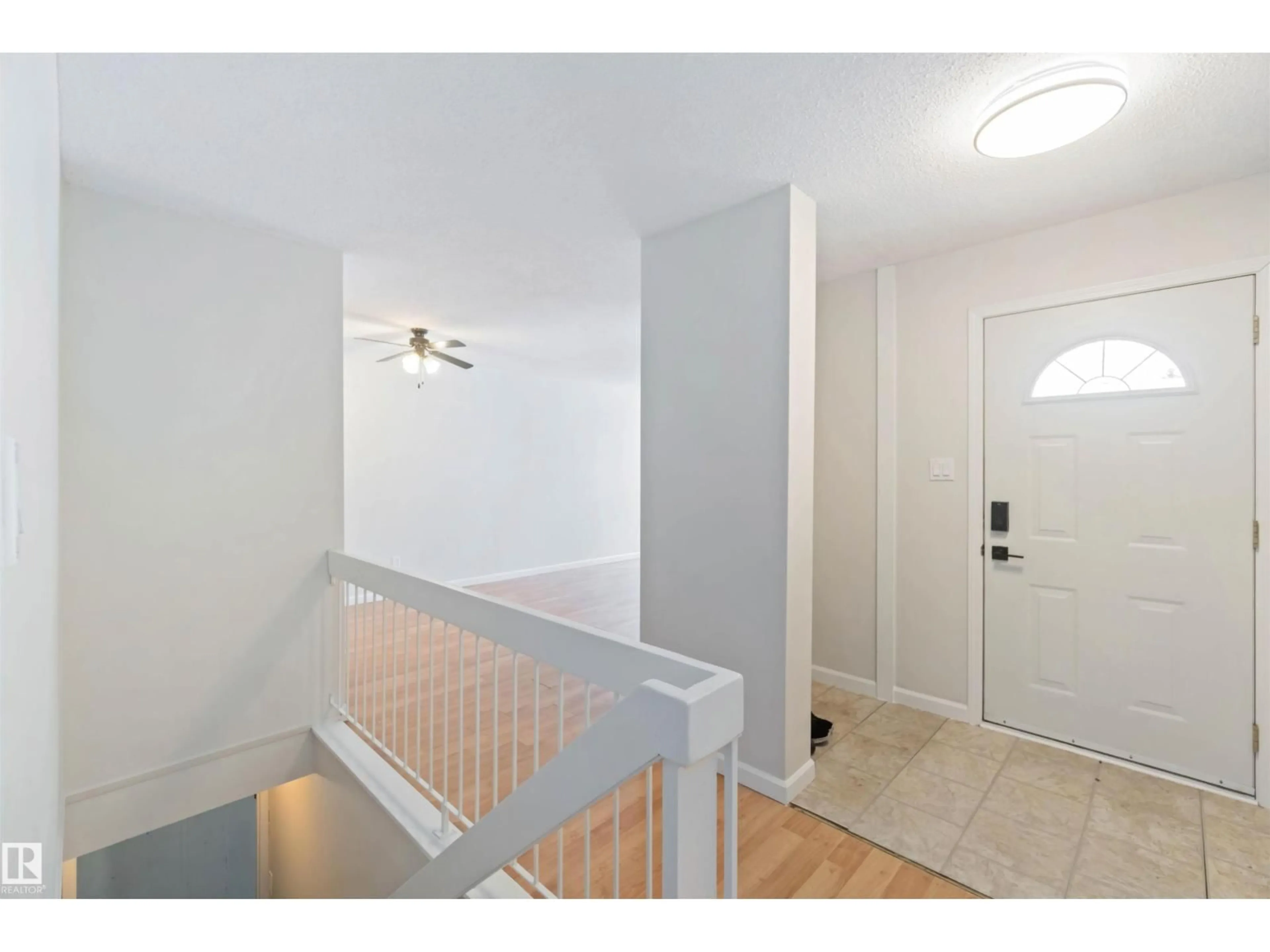Indoor entryway for 7026 MILLWOODS RD, Edmonton Alberta T6K3M3