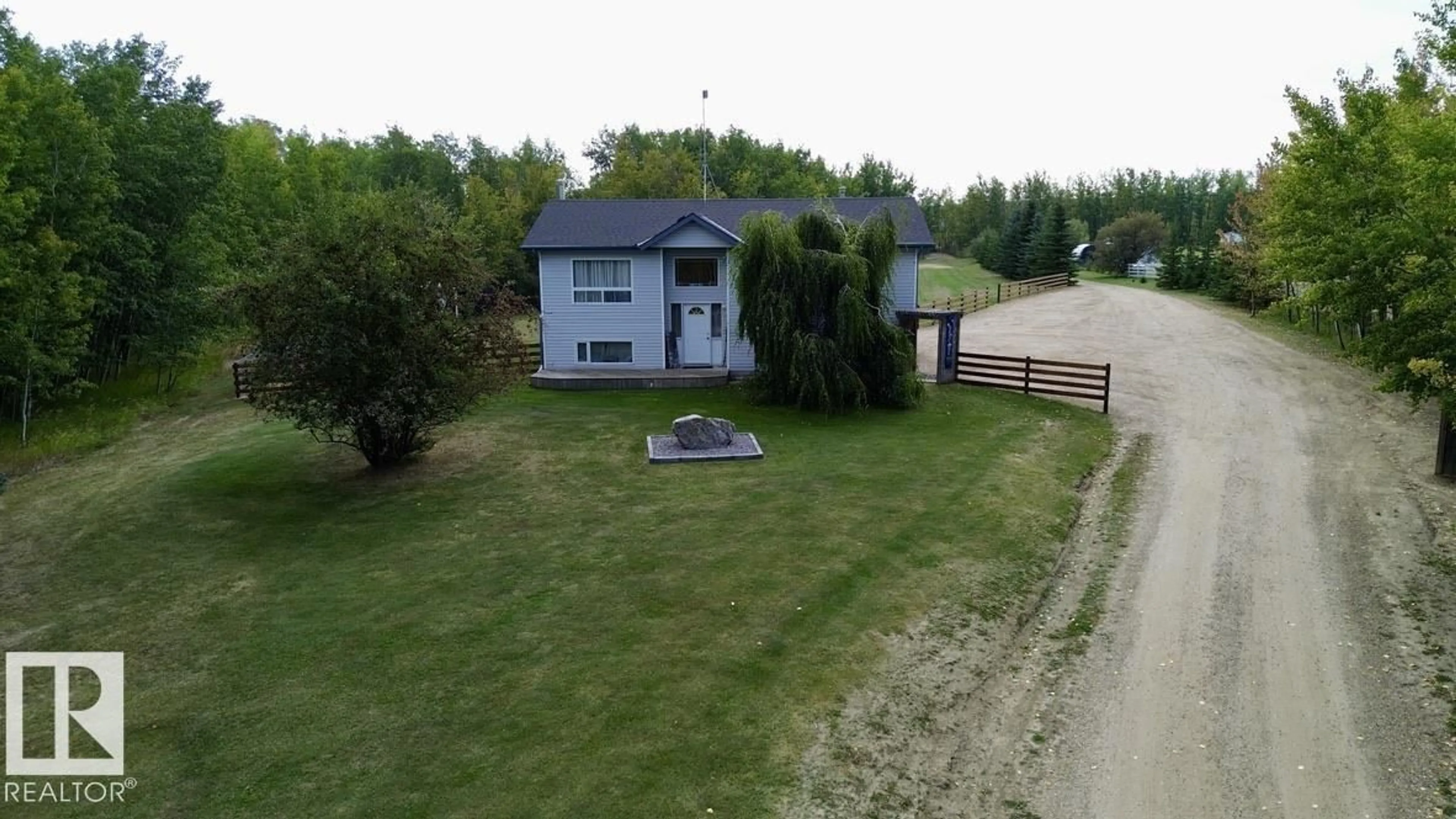 A pic from outside/outdoor area/front of a property/back of a property/a pic from drone, unknown for 29 TWP ROAD 544, Rural Sturgeon County Alberta T8R2B5