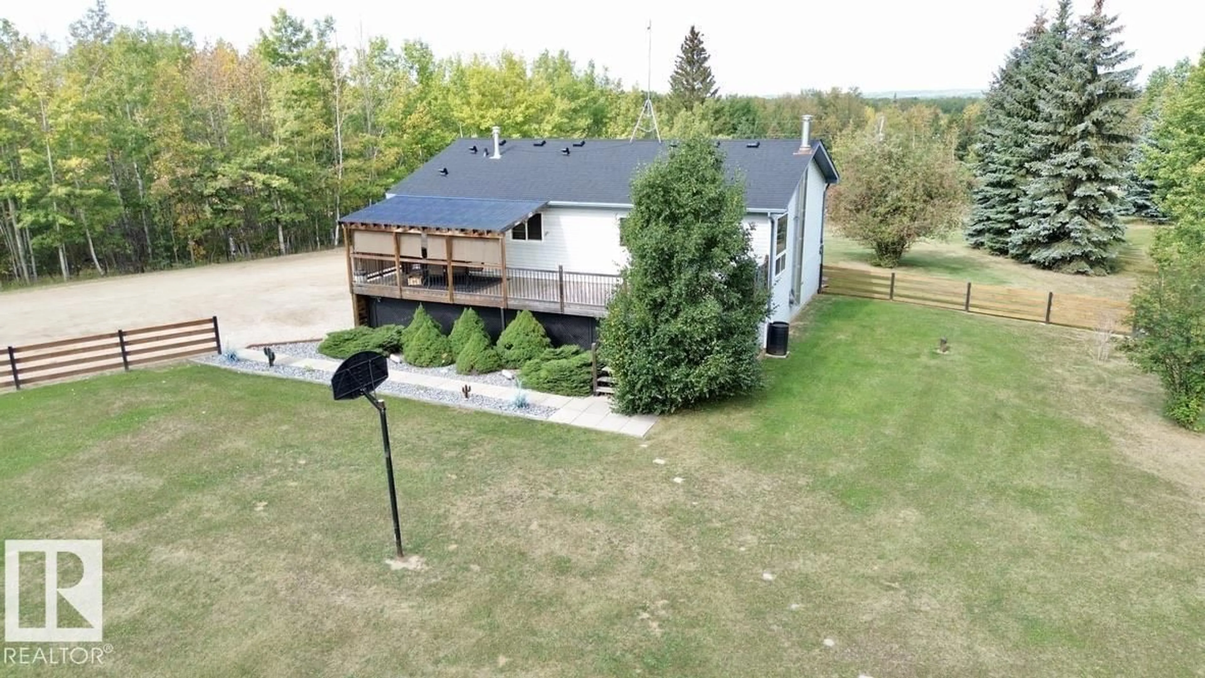 A pic from outside/outdoor area/front of a property/back of a property/a pic from drone, unknown for 29 TWP ROAD 544, Rural Sturgeon County Alberta T8R2B5