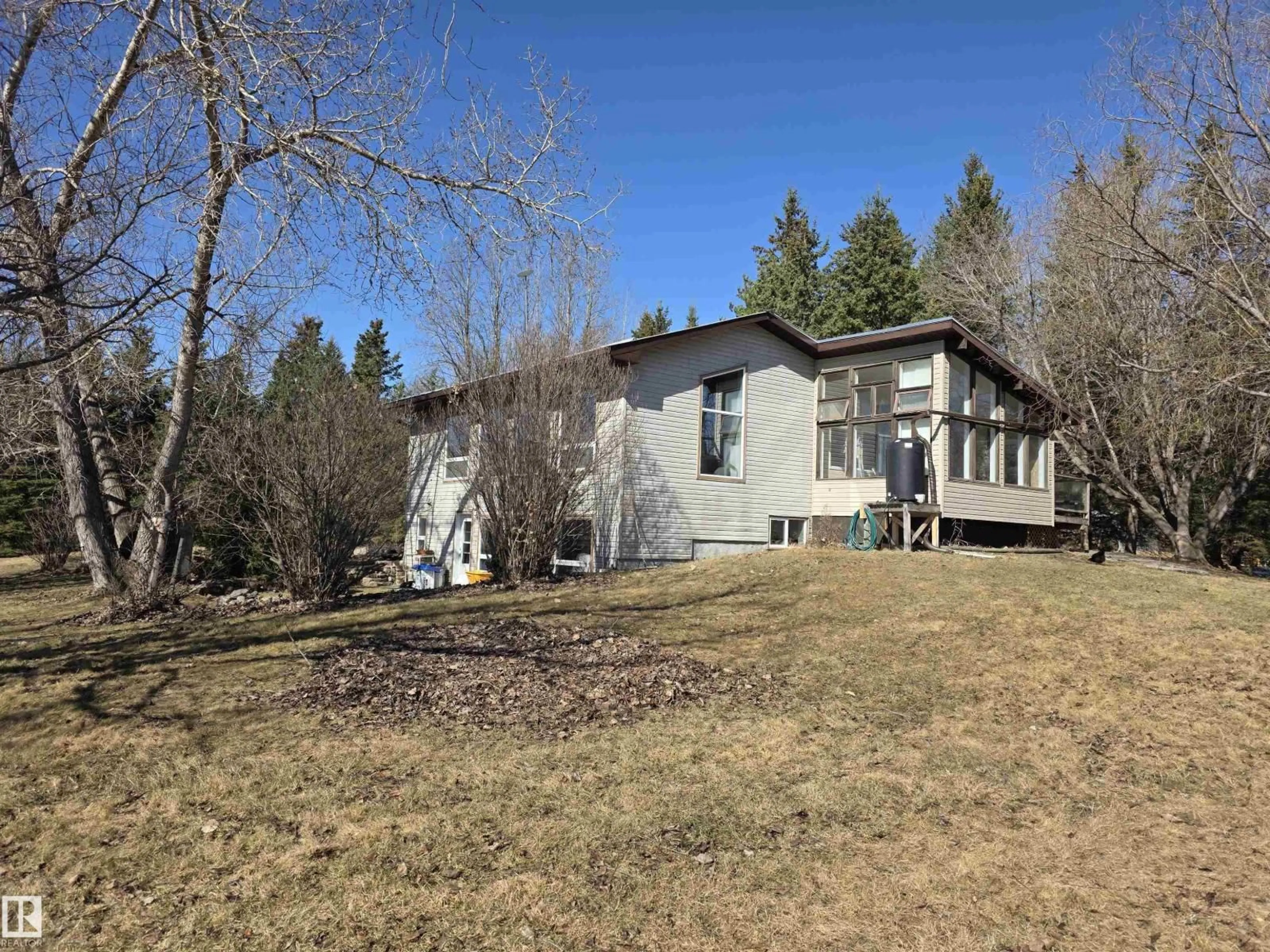 A pic from outside/outdoor area/front of a property/back of a property/a pic from drone, unknown for 462075 RGE ROAD 33, Rural Wetaskiwin County Alberta T0C2X0