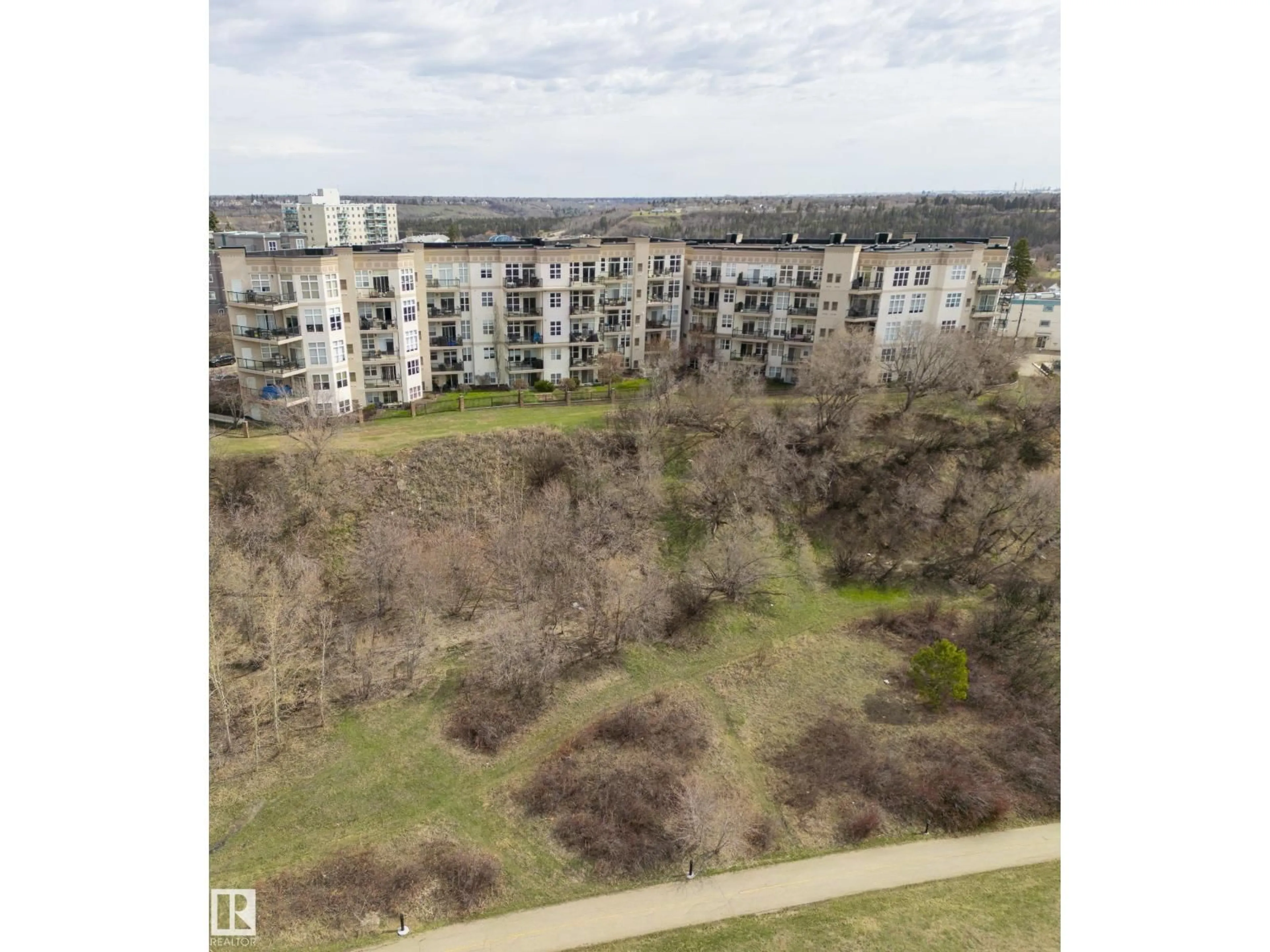 A pic from outside/outdoor area/front of a property/back of a property/a pic from drone, city buildings view from balcony for 412 9503 101 AV NW, Edmonton Alberta T5H4R1