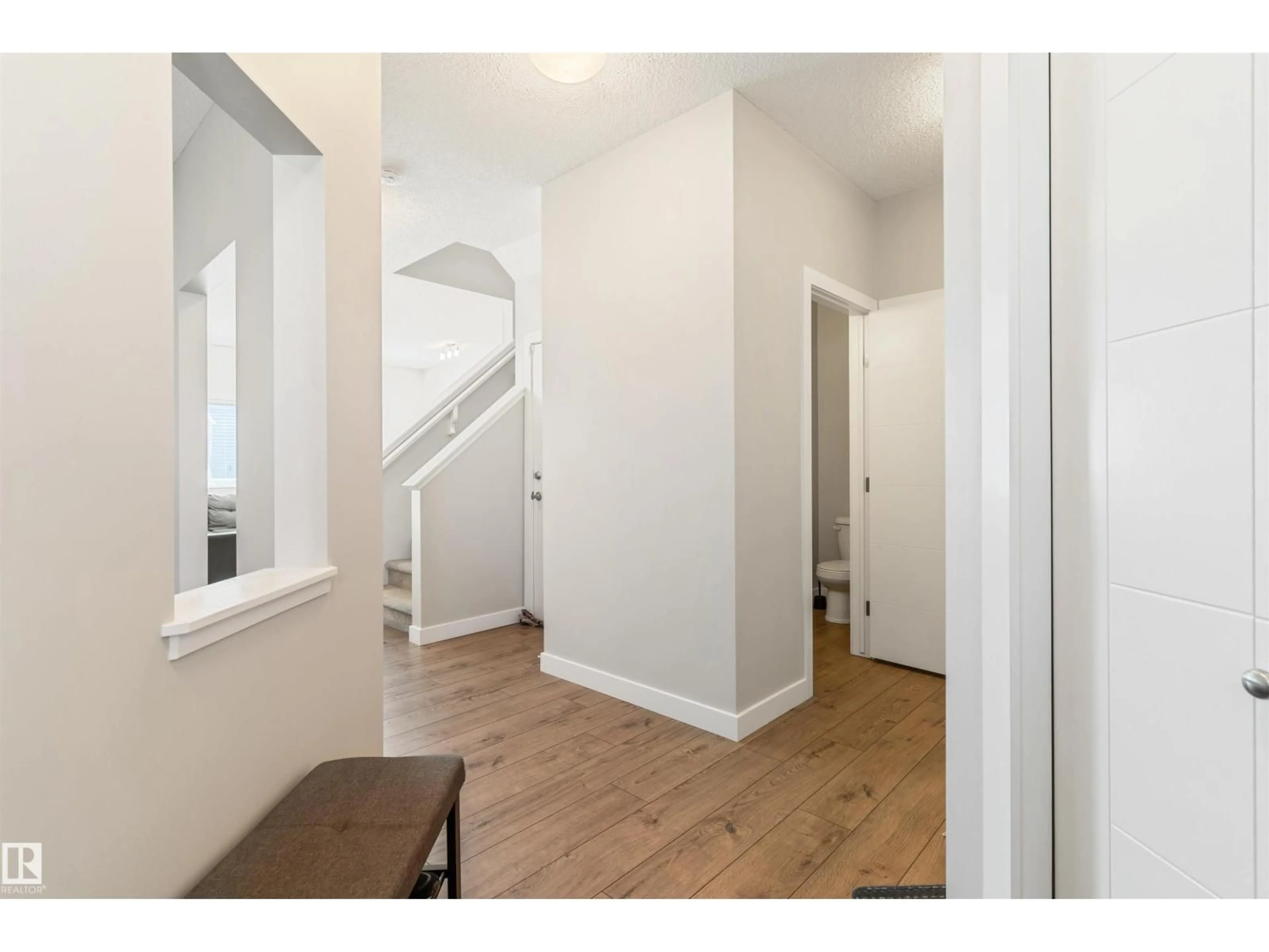 Indoor entryway for 8011 EVANS CR, Edmonton Alberta T6M0T7