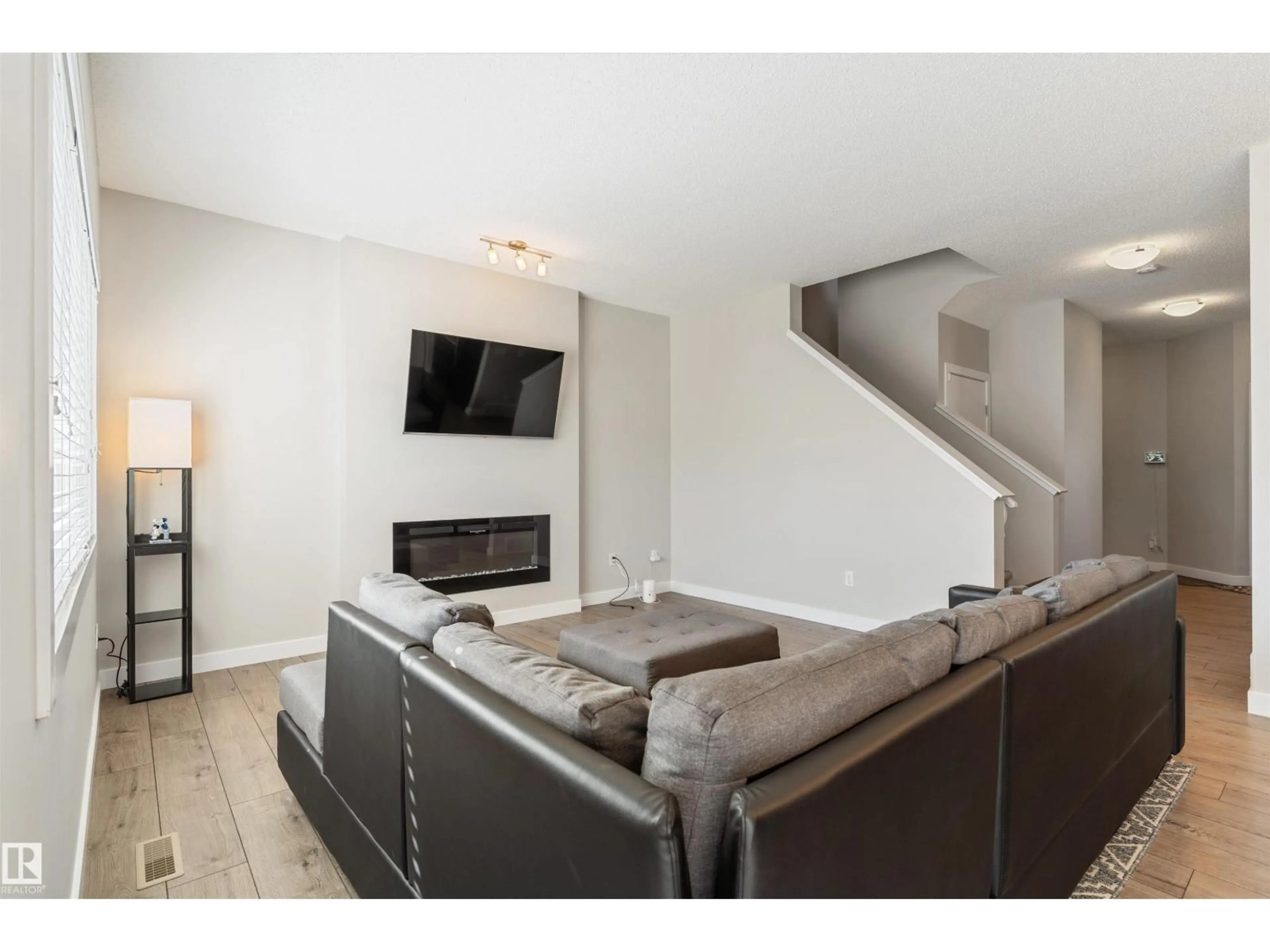 Unknown for 8011 EVANS CR, Edmonton Alberta T6M0T7