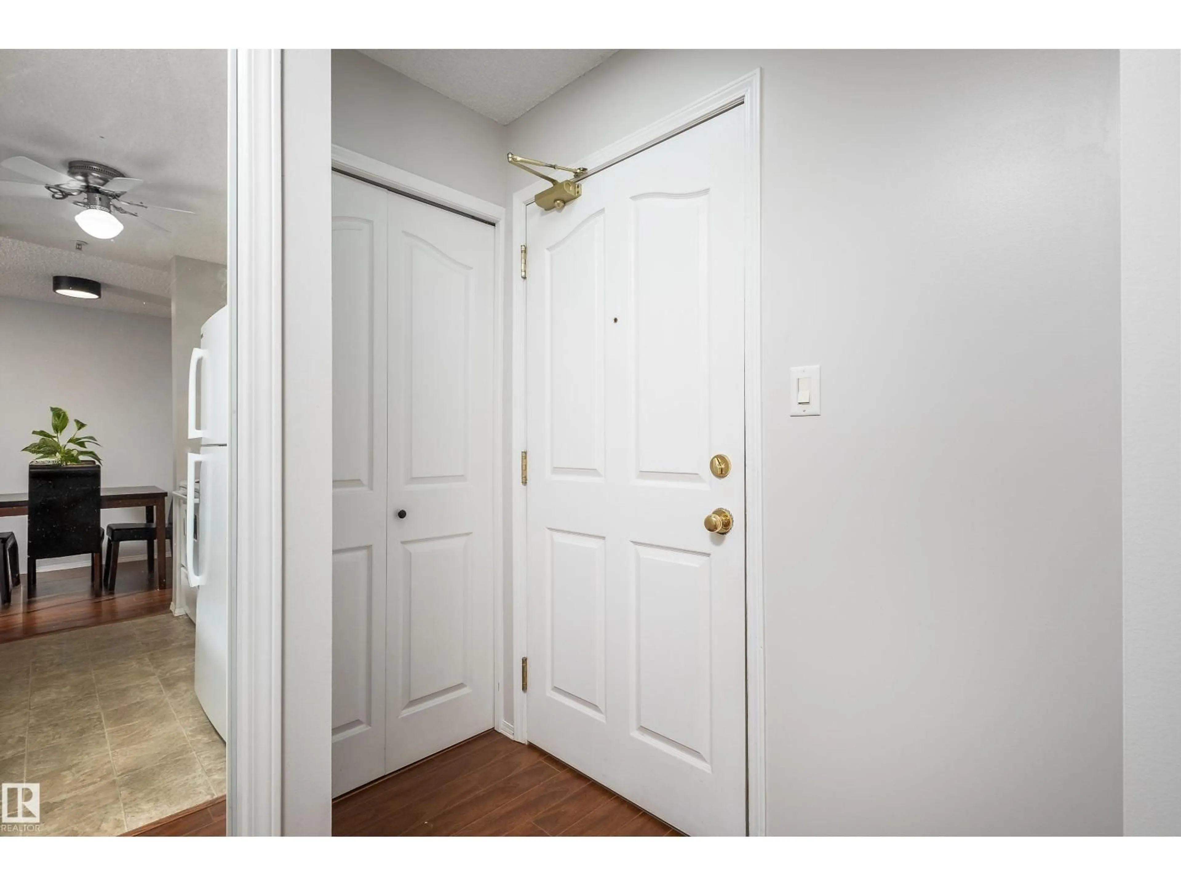 Indoor entryway for 340 17447 98A AV NW, Edmonton Alberta T2T6M4