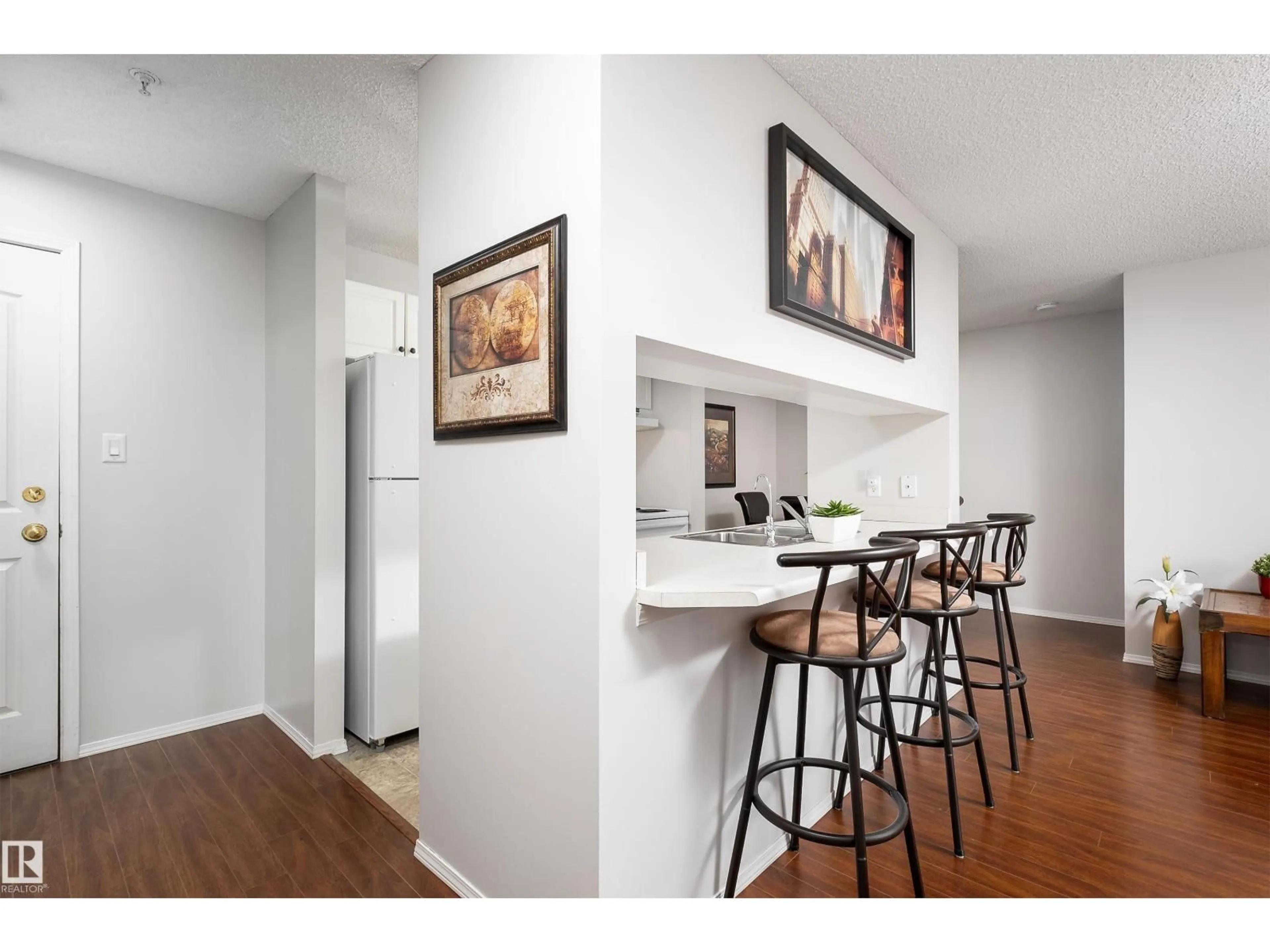 Standard kitchen, wood/laminate floor for 340 17447 98A AV NW, Edmonton Alberta T2T6M4