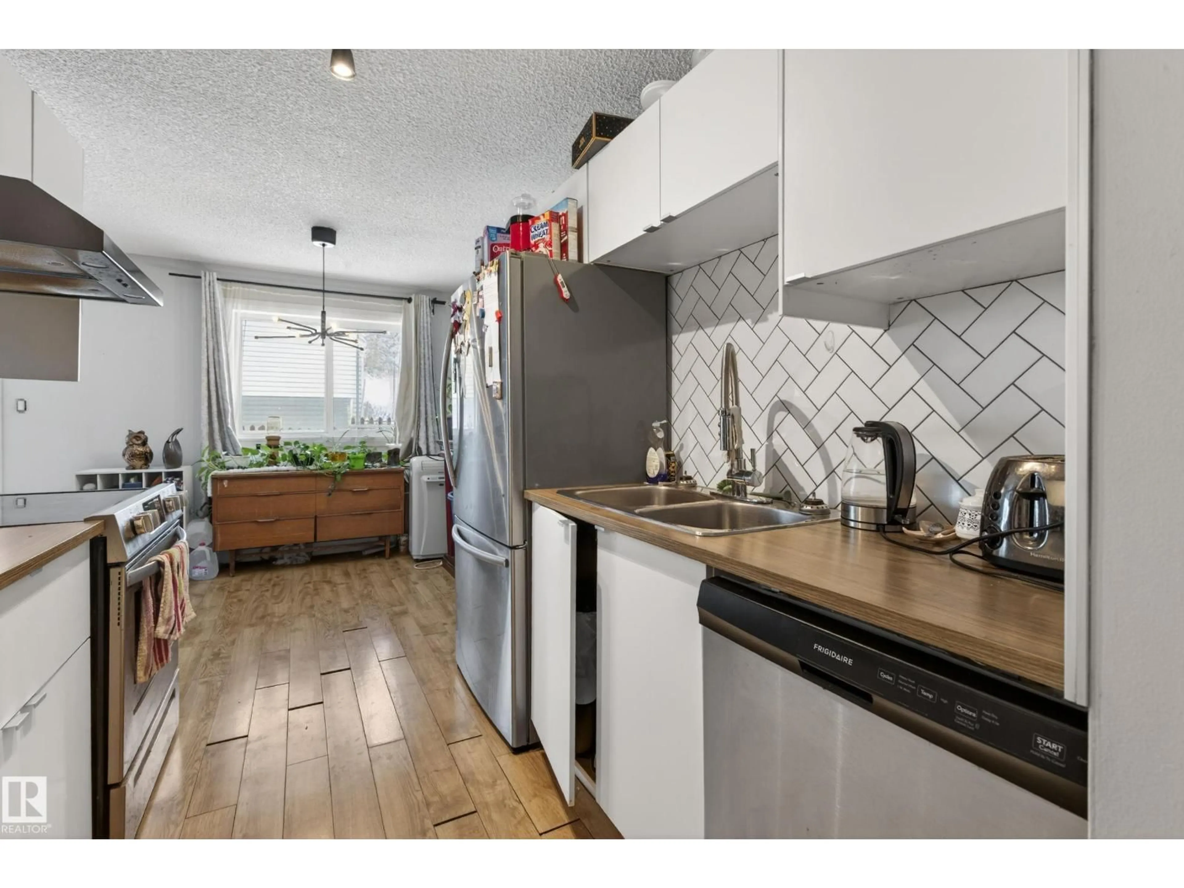 Standard kitchen, unknown for 13454 FORT RD NW, Edmonton Alberta T5A1C5