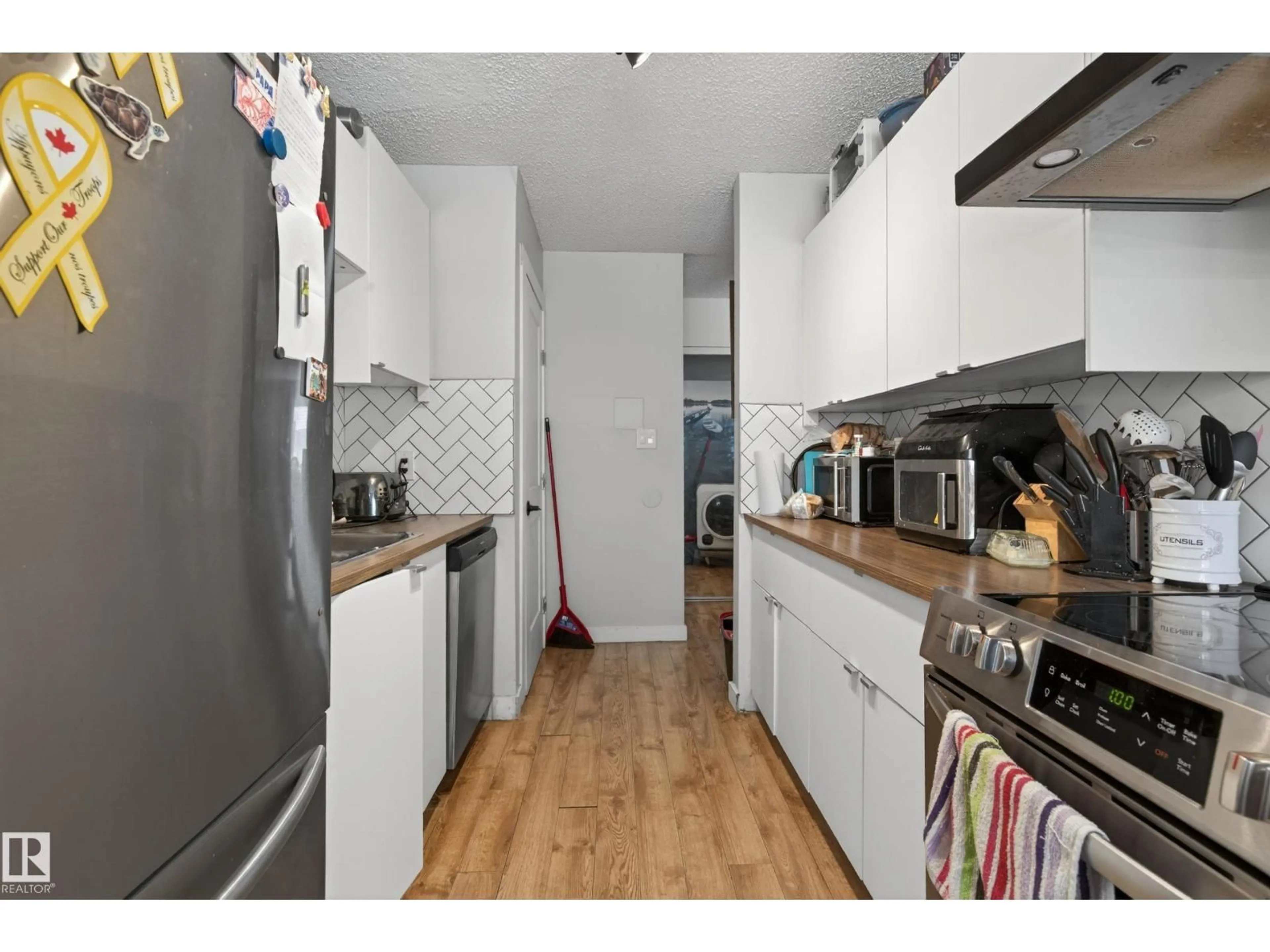 Standard kitchen, wood/laminate floor for 13454 FORT RD NW, Edmonton Alberta T5A1C5