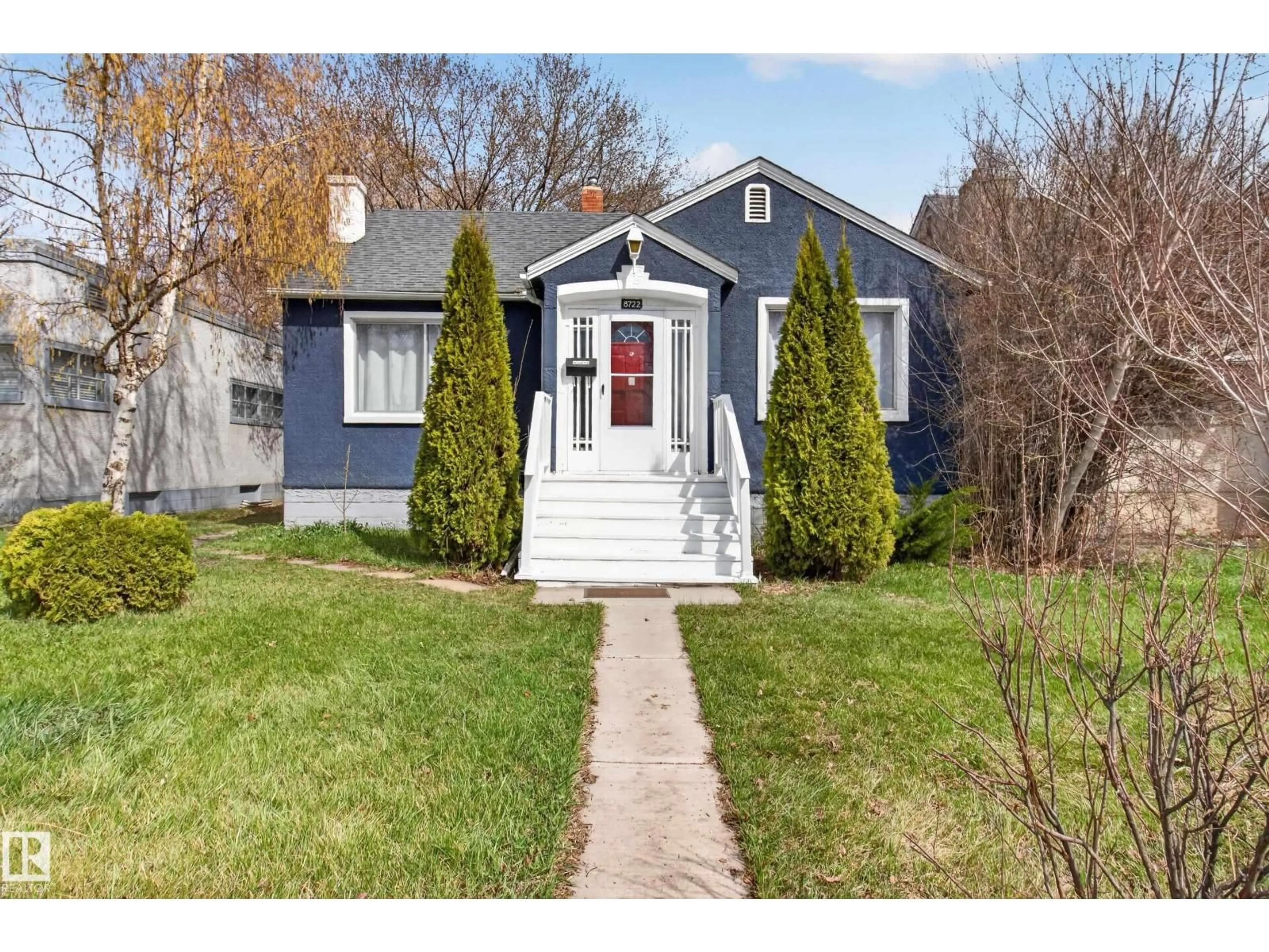 Home with vinyl exterior material, street for 8722 112 AV, Edmonton Alberta T5B0G6