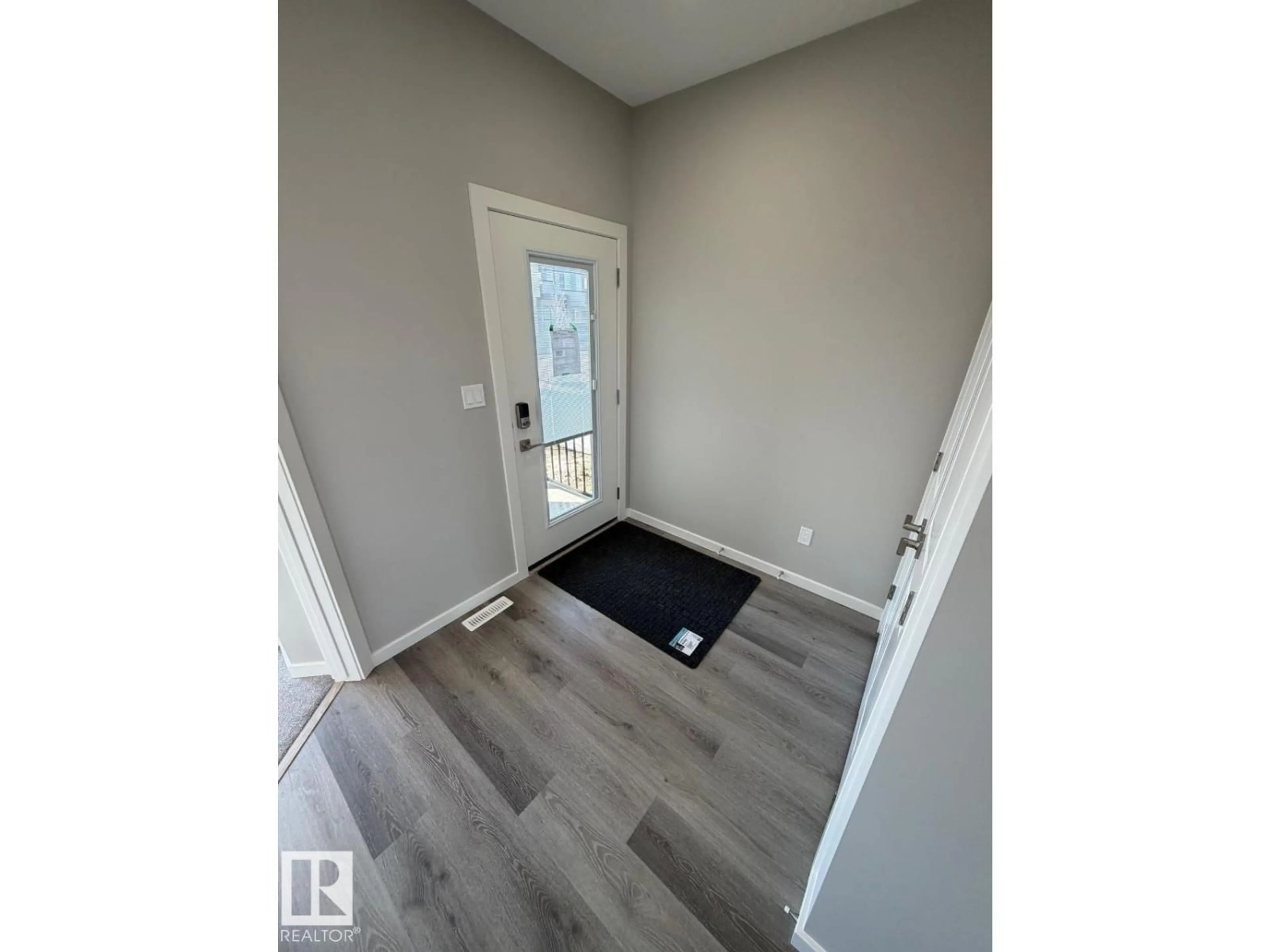 Indoor entryway for 309 EDGEMONT DR, Edmonton Alberta T6M3G7