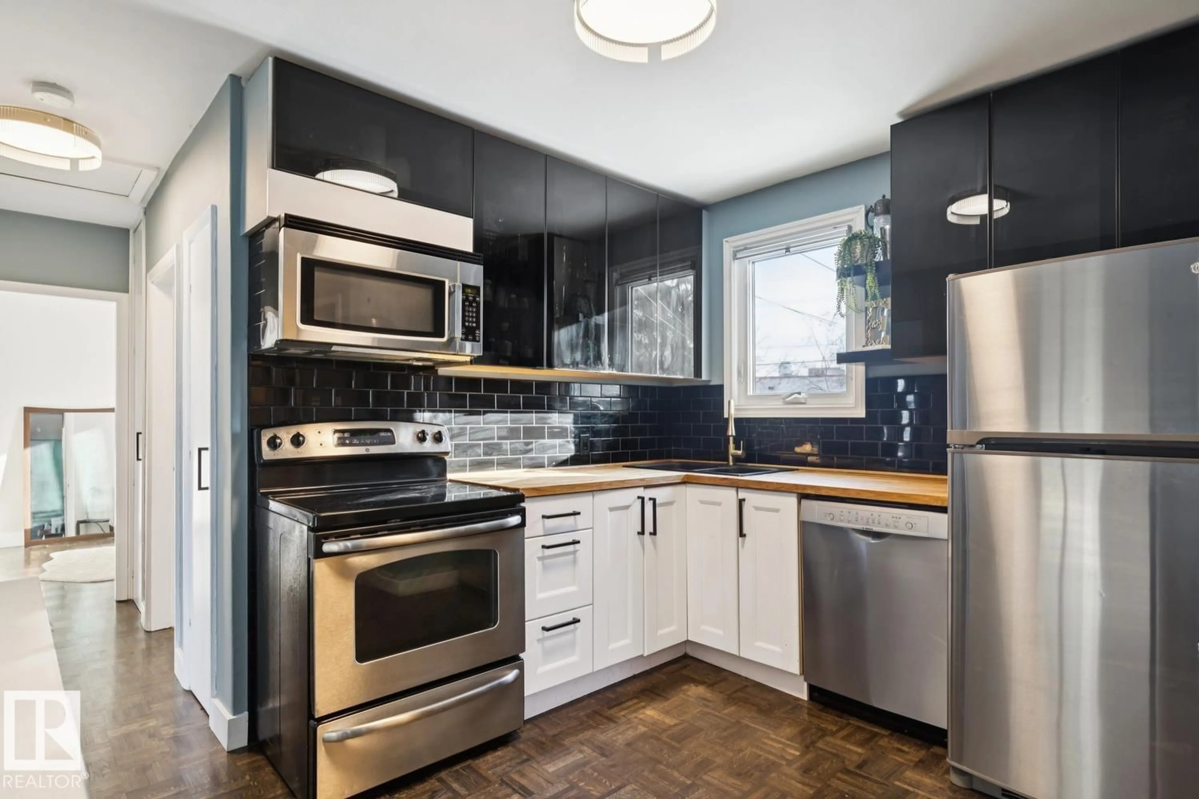 Standard kitchen, unknown for 7601 91 AV, Edmonton Alberta T6C1P7