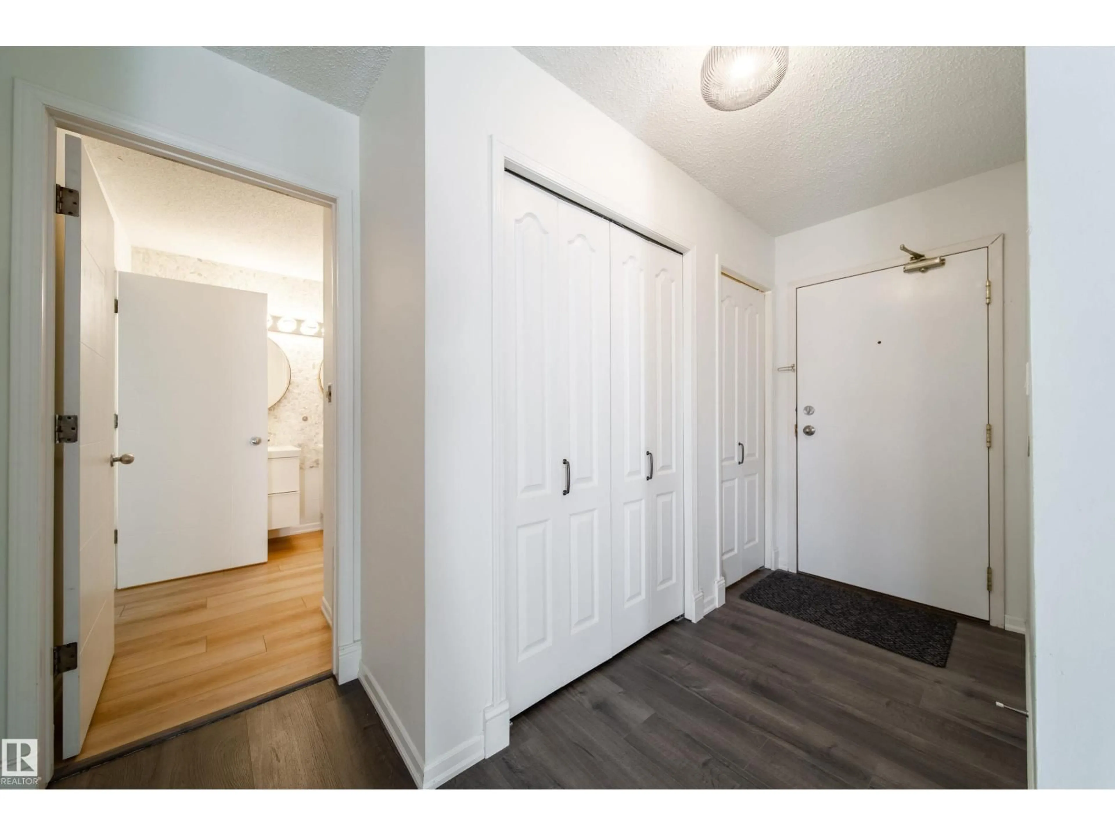 Indoor entryway for #302 - 9138 83 AV, Edmonton Alberta T6C1B7