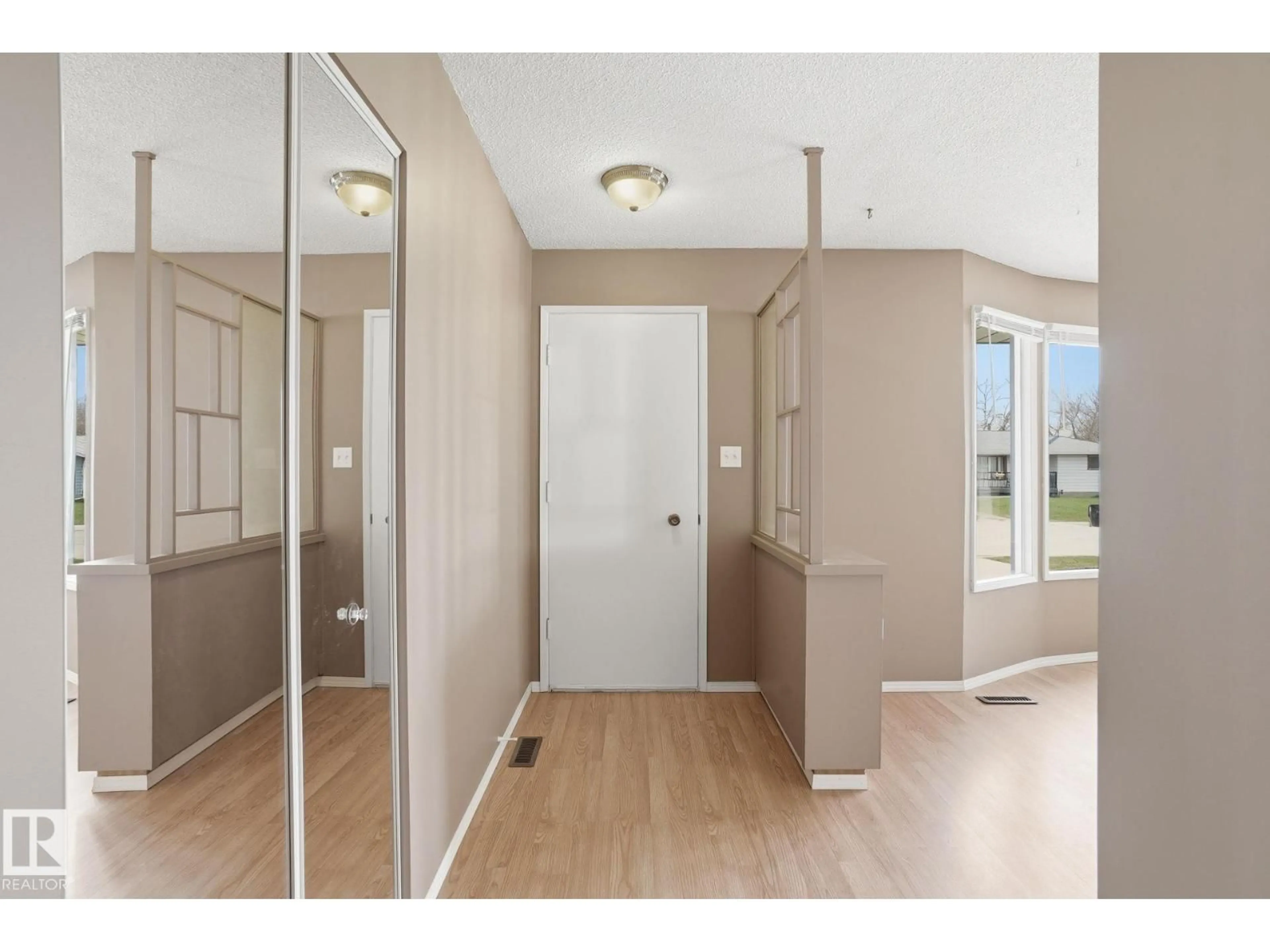 Indoor entryway for 5603 51 ST, Leduc Alberta T9E5N5