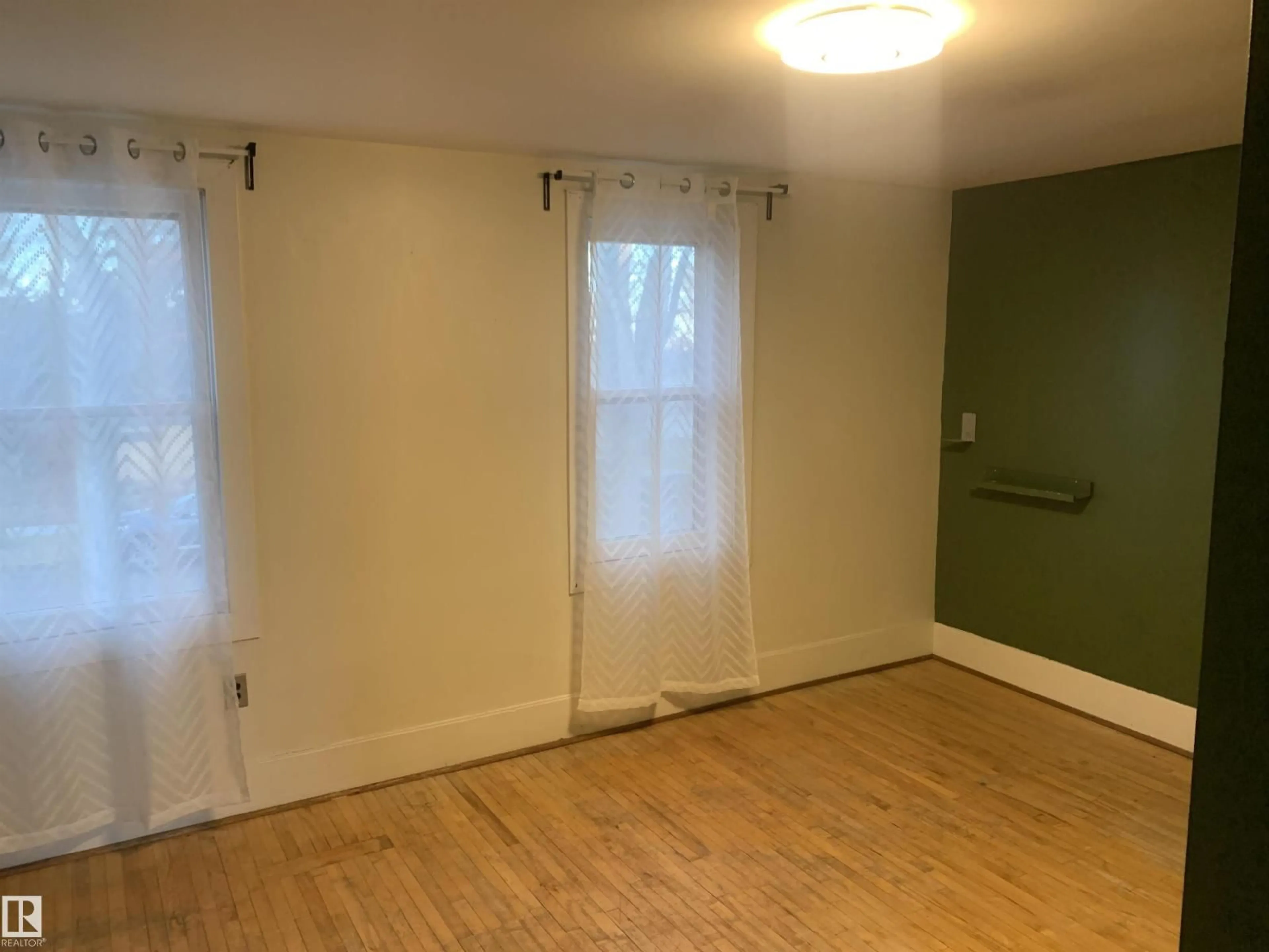 A pic of a room for 9747 90 AV NW, Edmonton Alberta T6E2S8