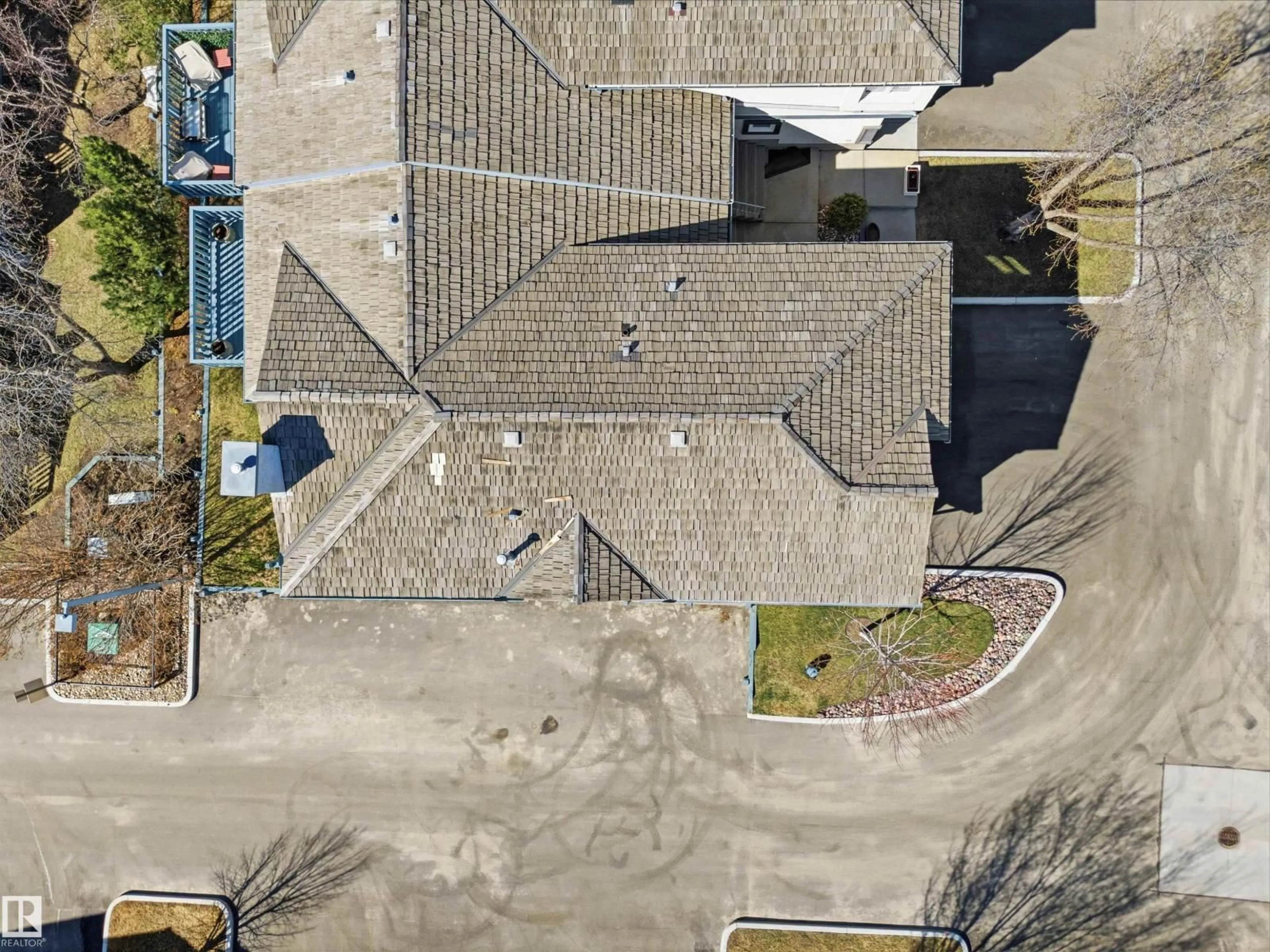 A pic from outside/outdoor area/front of a property/back of a property/a pic from drone, street for #10 - 1130 FALCONER RD, Edmonton Alberta T6R2J6
