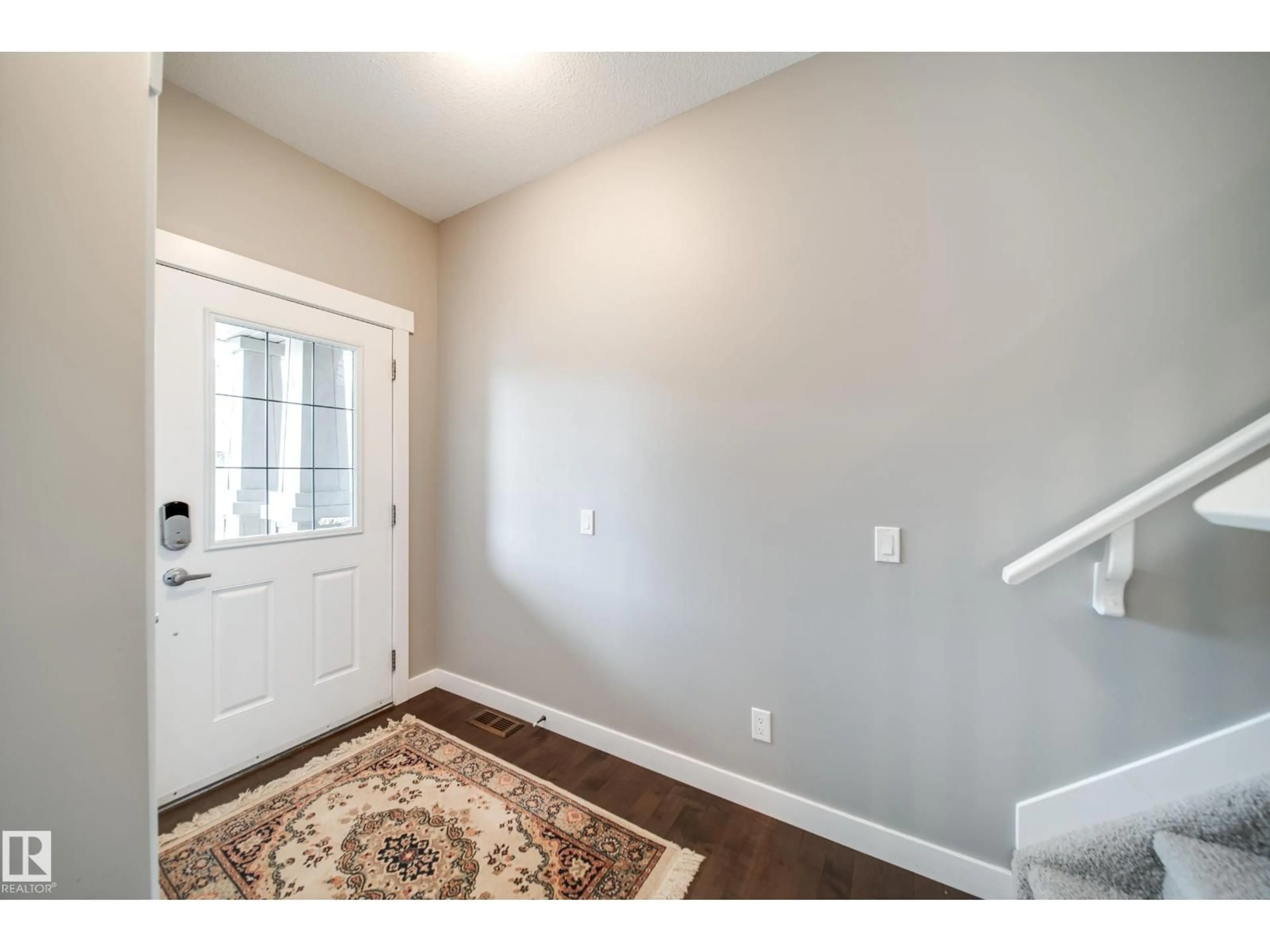 Indoor entryway for 3112 PAISLEY RD, Edmonton Alberta T6W2W8