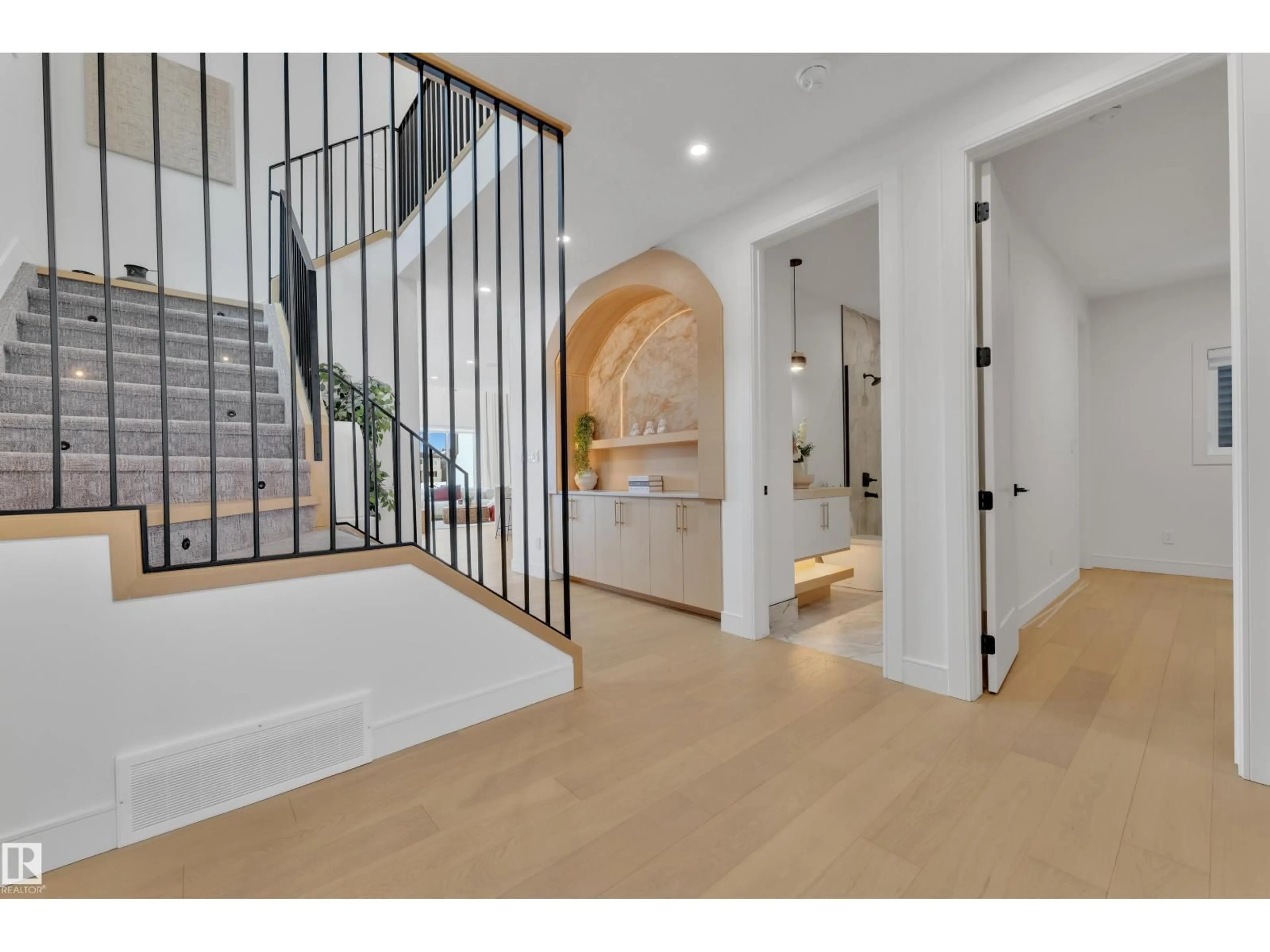 Indoor foyer for 8922 MAYDAY WY, Edmonton Alberta T6X3E6