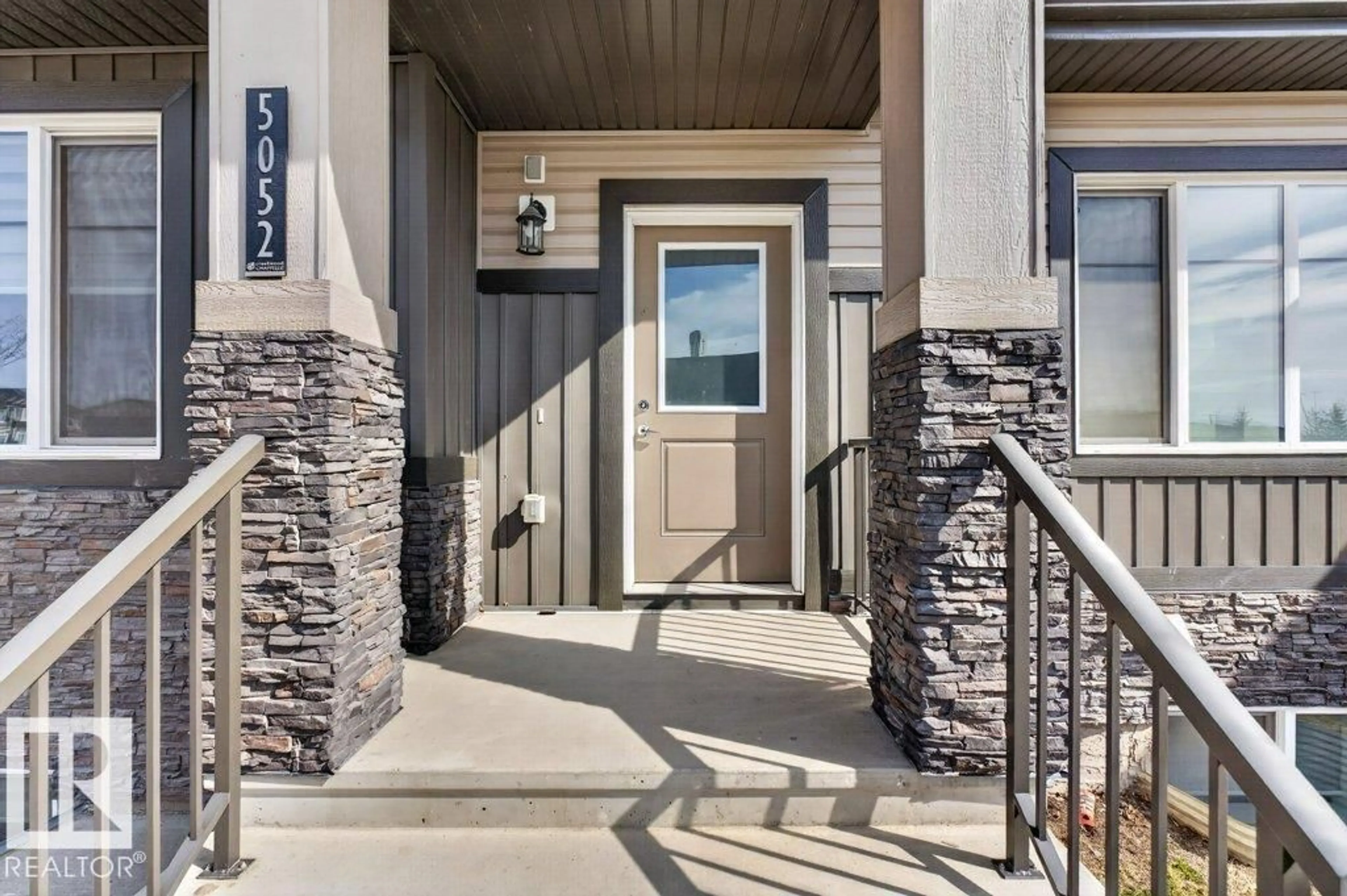 Indoor entryway for 5052 CHAPPELLE RD, Edmonton Alberta T6W4H7
