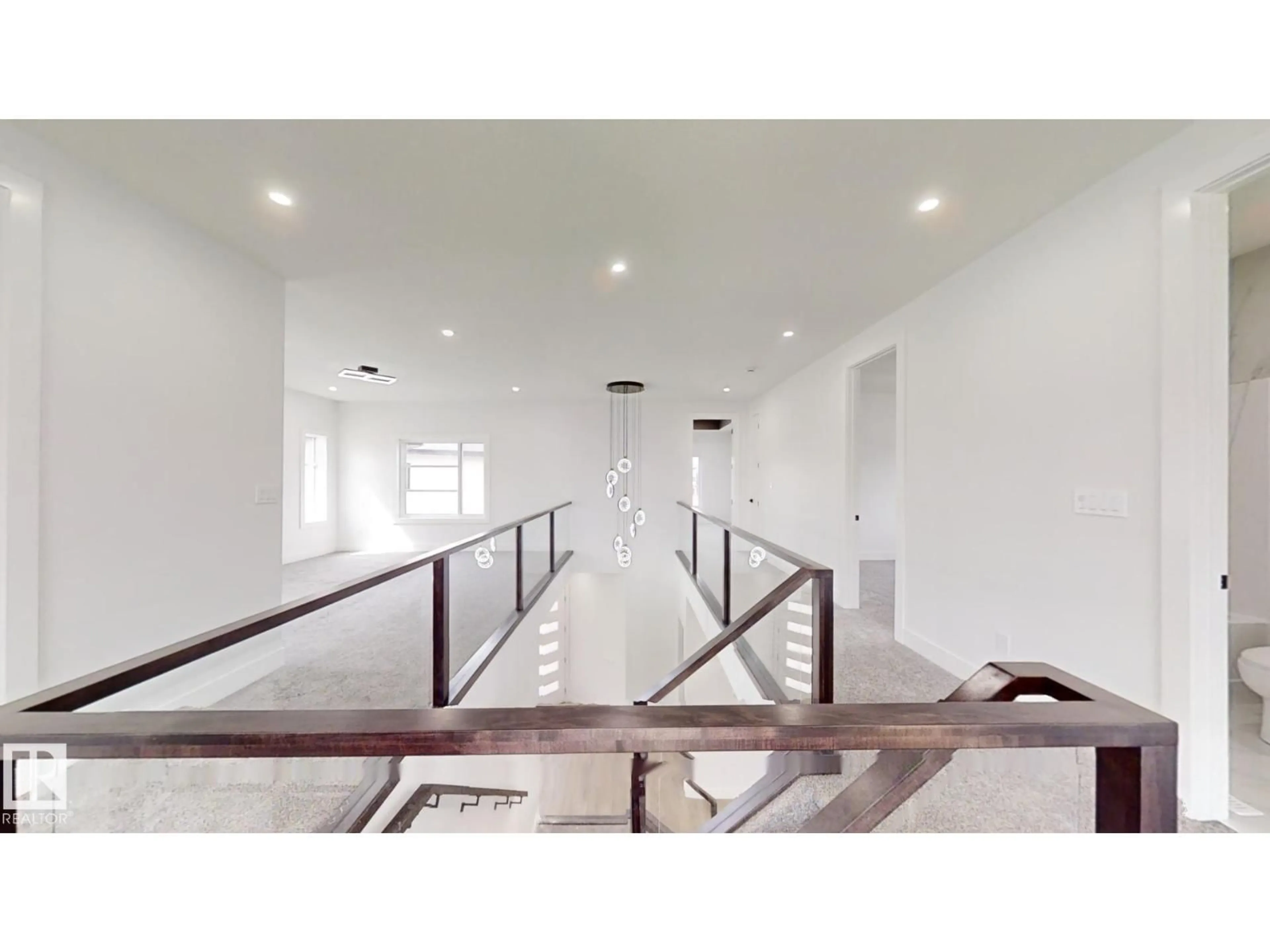 Indoor foyer for 1707 18 ST, Edmonton Alberta T6T2N2
