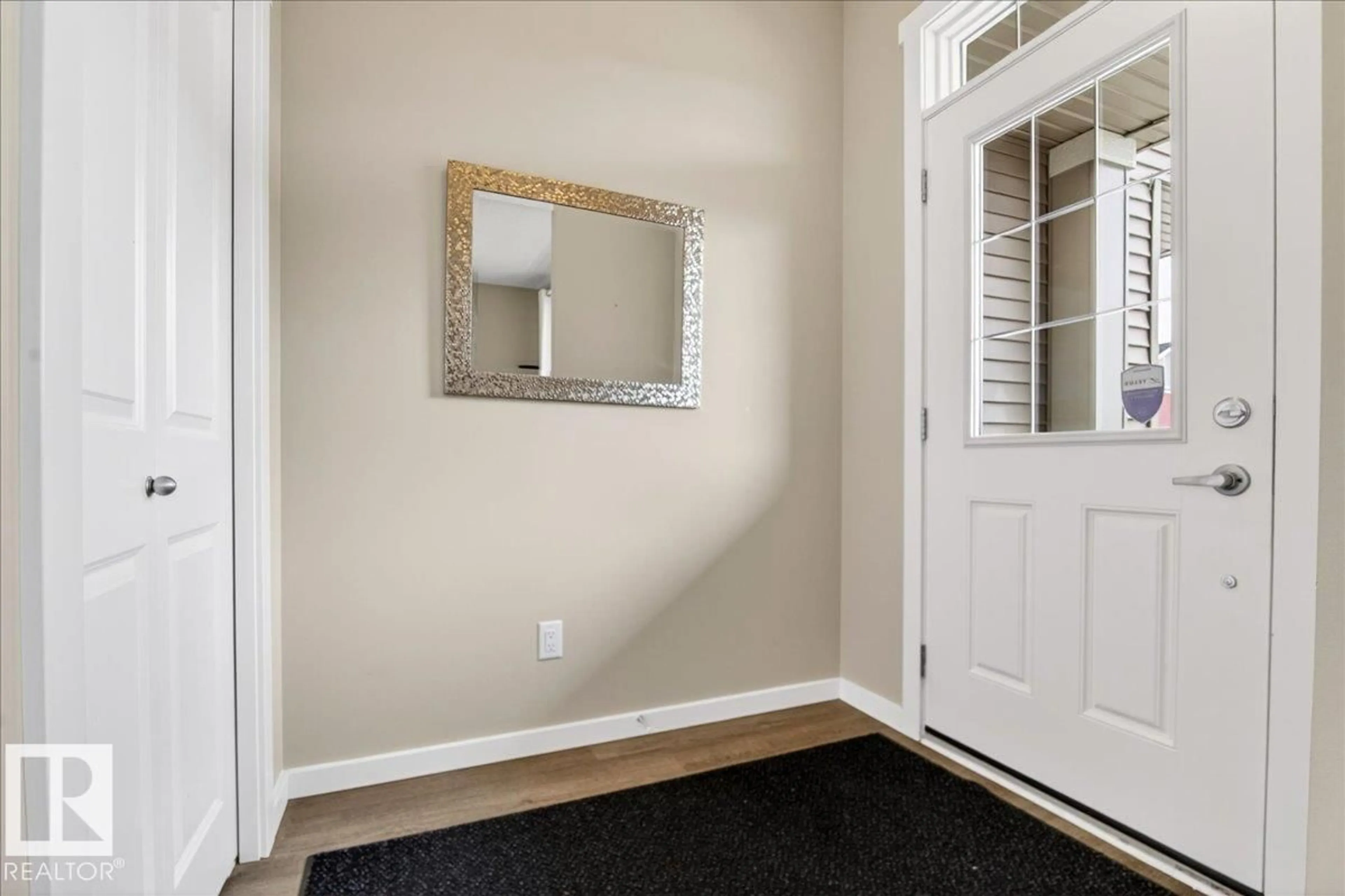 Indoor entryway for 2282 GLENRIDDING BV, Edmonton Alberta T6W3P5