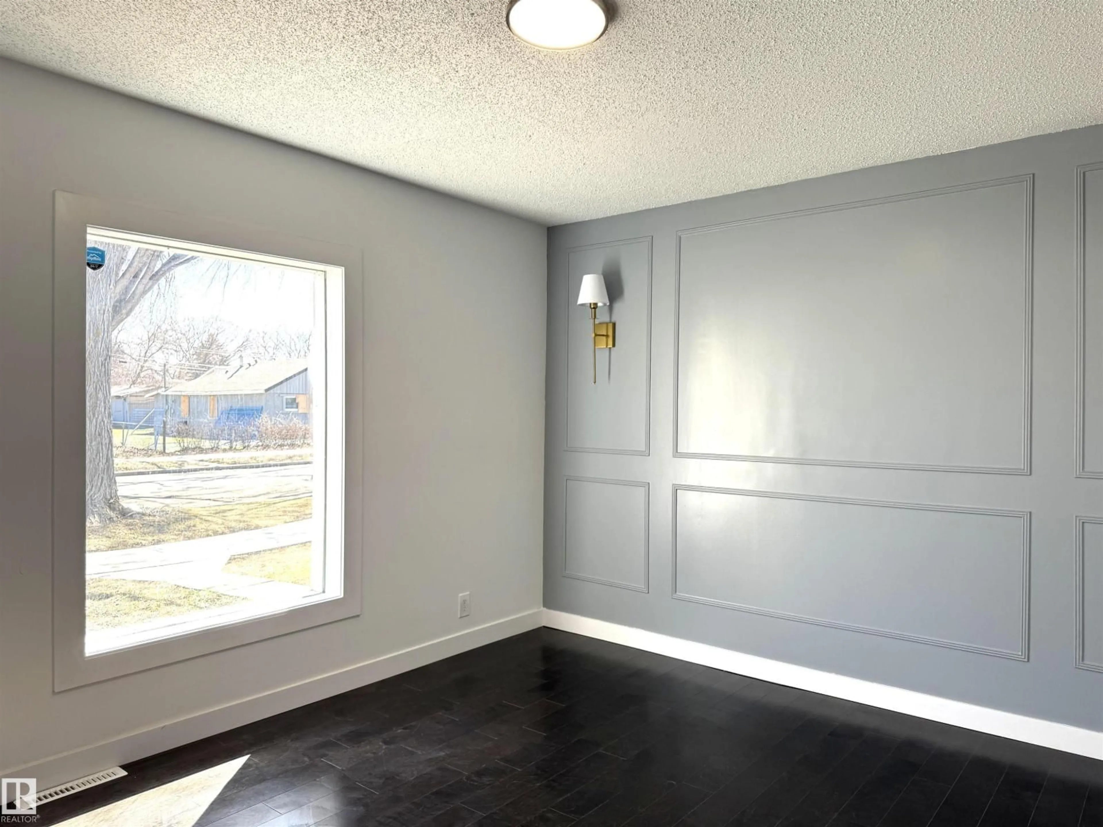 A pic of a room for 12948 116 ST, Edmonton Alberta T5E5H4