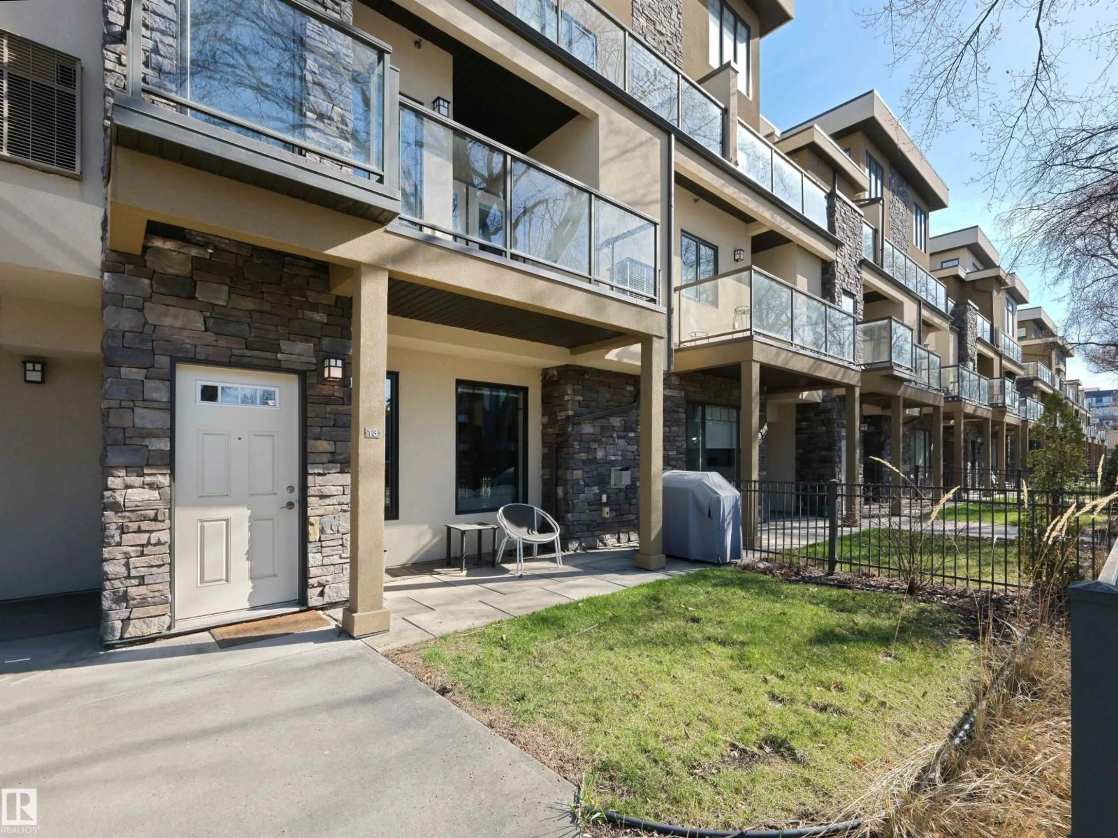 Patio, street for 13 - 11518 76 AV, Edmonton Alberta T6G0K7