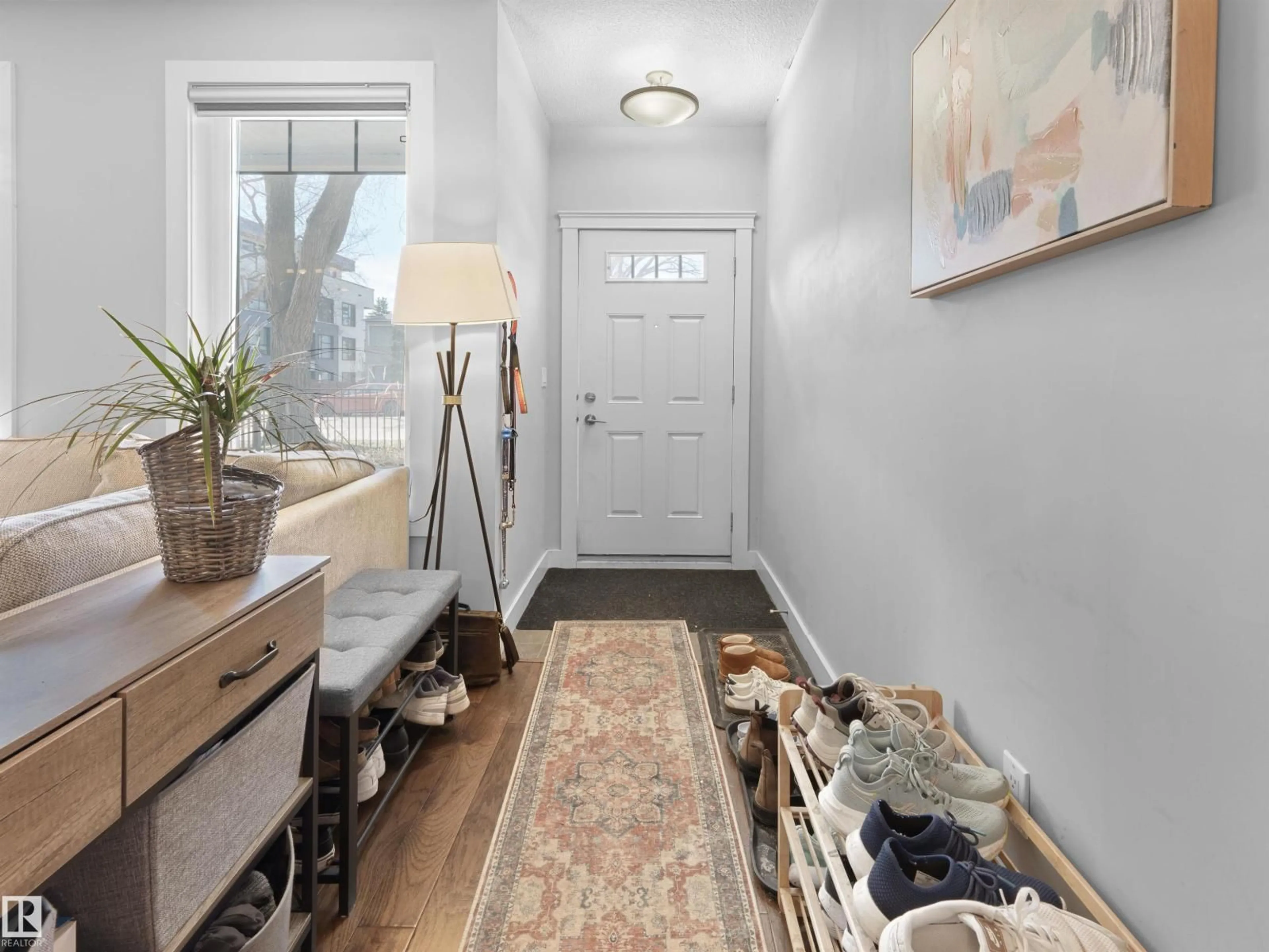 Indoor entryway for 13 - 11518 76 AV, Edmonton Alberta T6G0K7