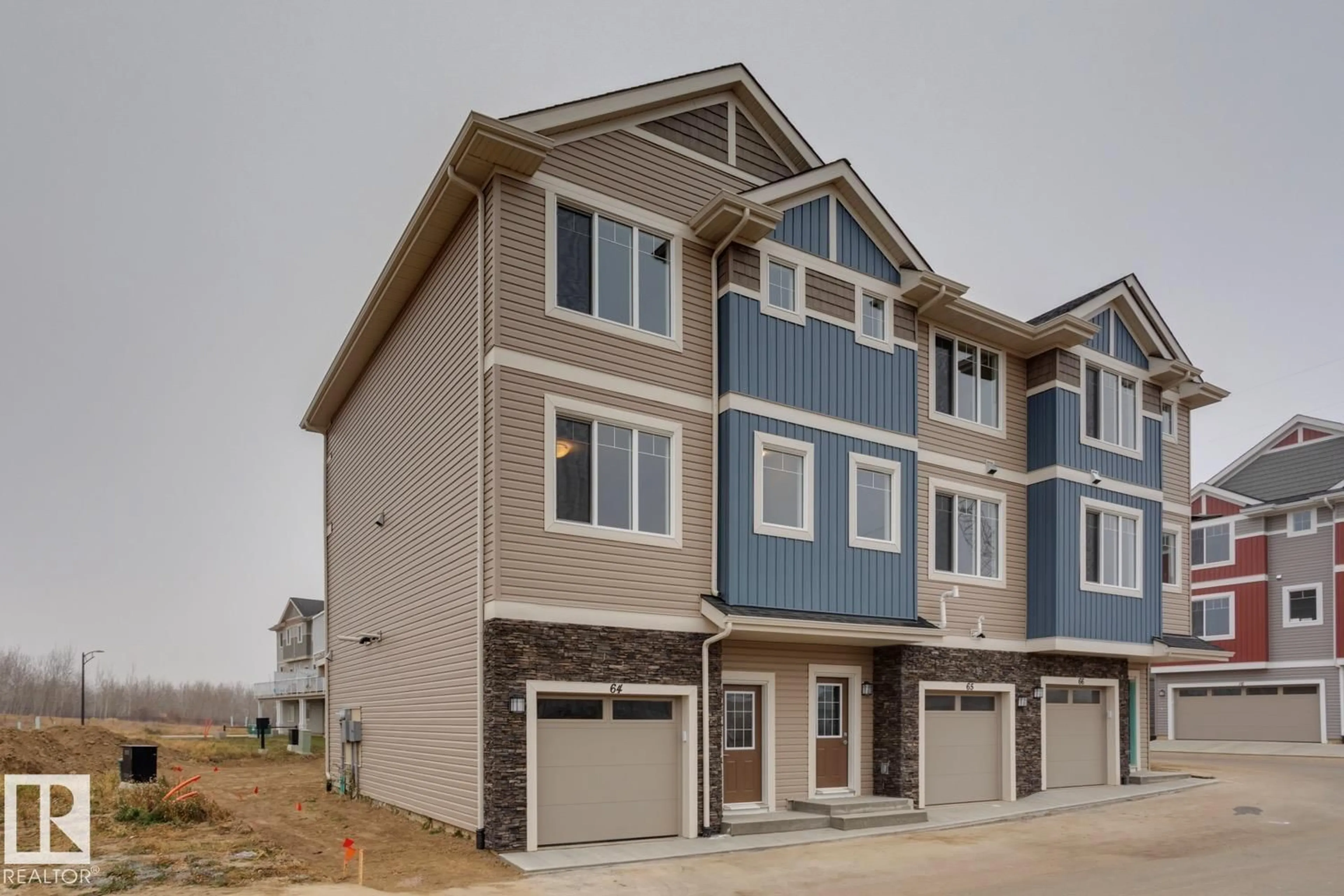 Home with vinyl exterior material, street for 80 13139 205 ST NW, Edmonton Alberta T5S0N1