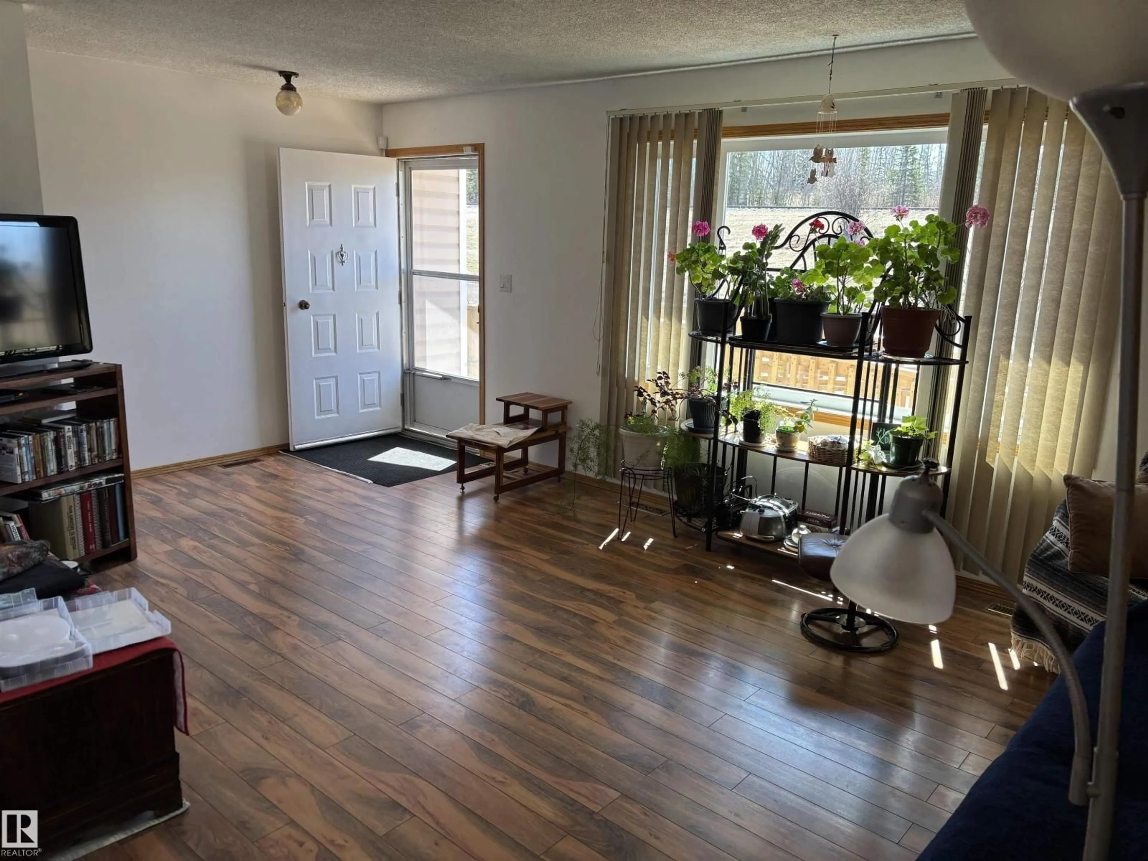 Indoor entryway for 4824 49 AV, Sangudo Alberta T0E2A0