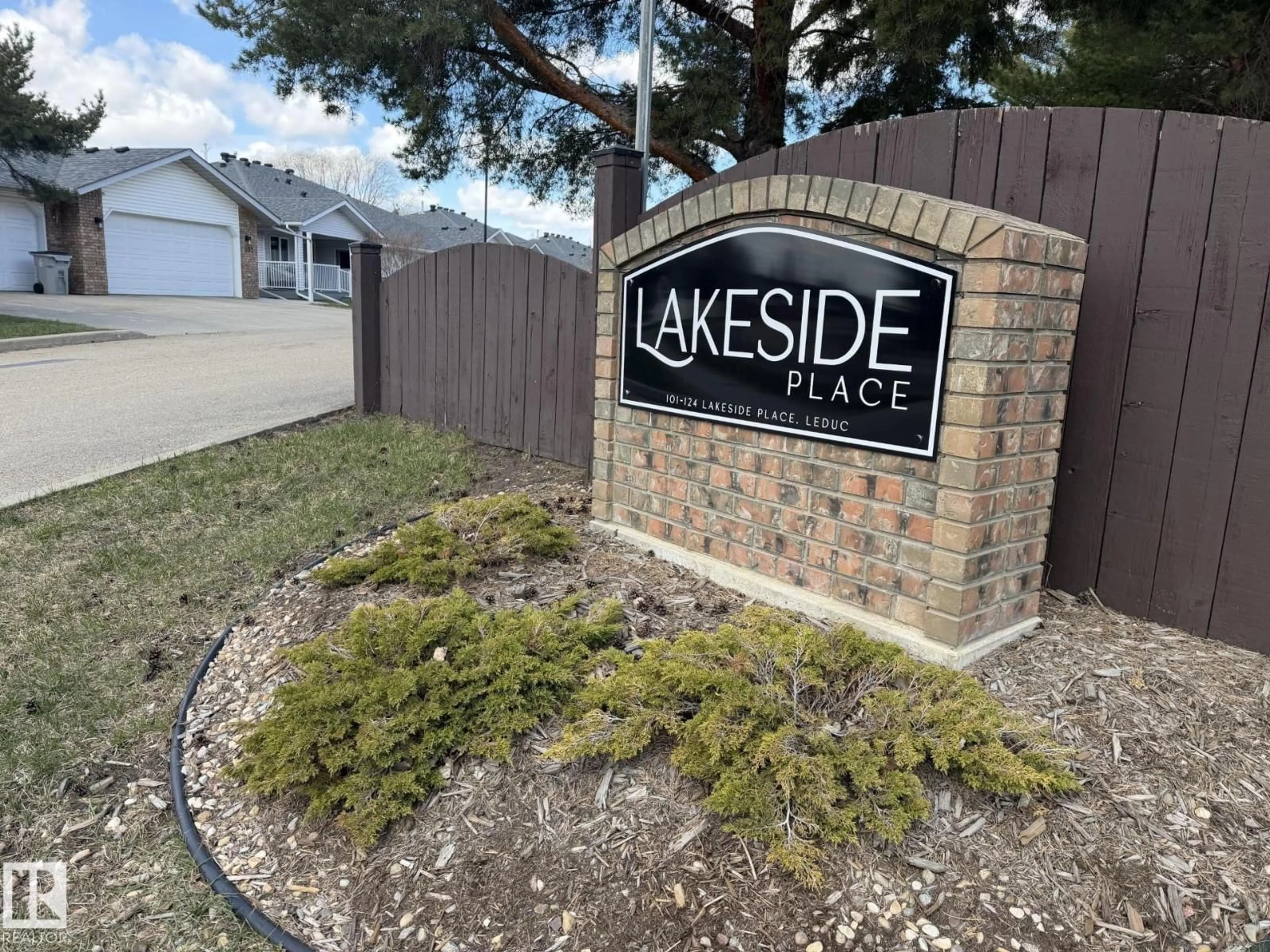 A pic from outside/outdoor area/front of a property/back of a property/a pic from drone, street for 103 LAKESIDE PL, Leduc Alberta T9E6P3