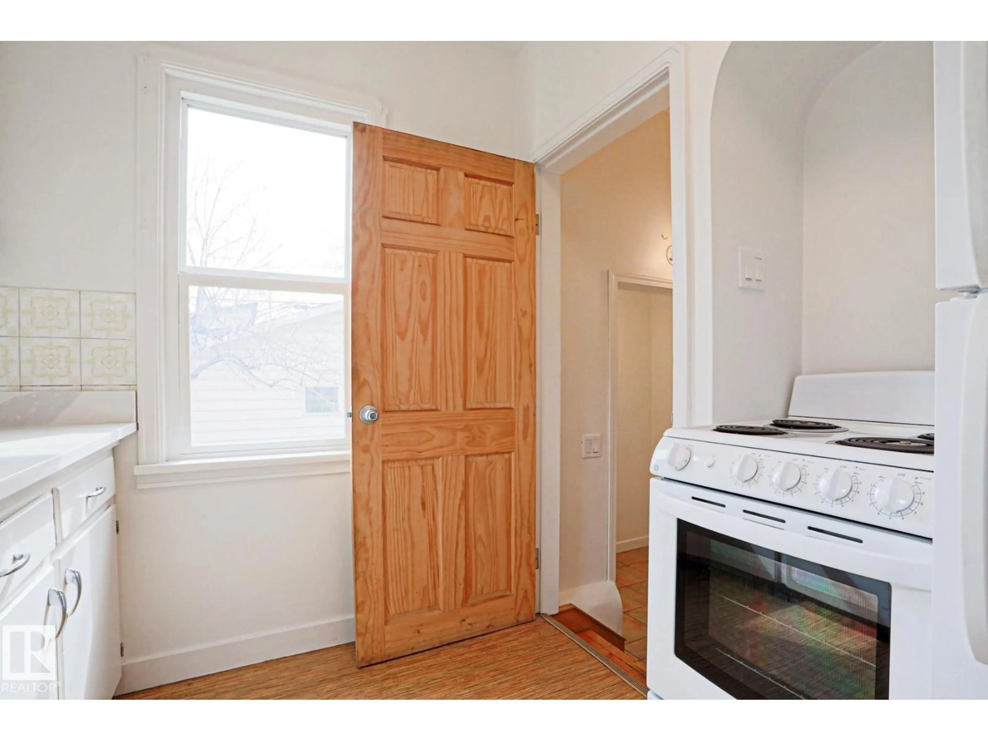 A pic of a room for NW - 9611 81 AV, Edmonton Alberta T6C0X6